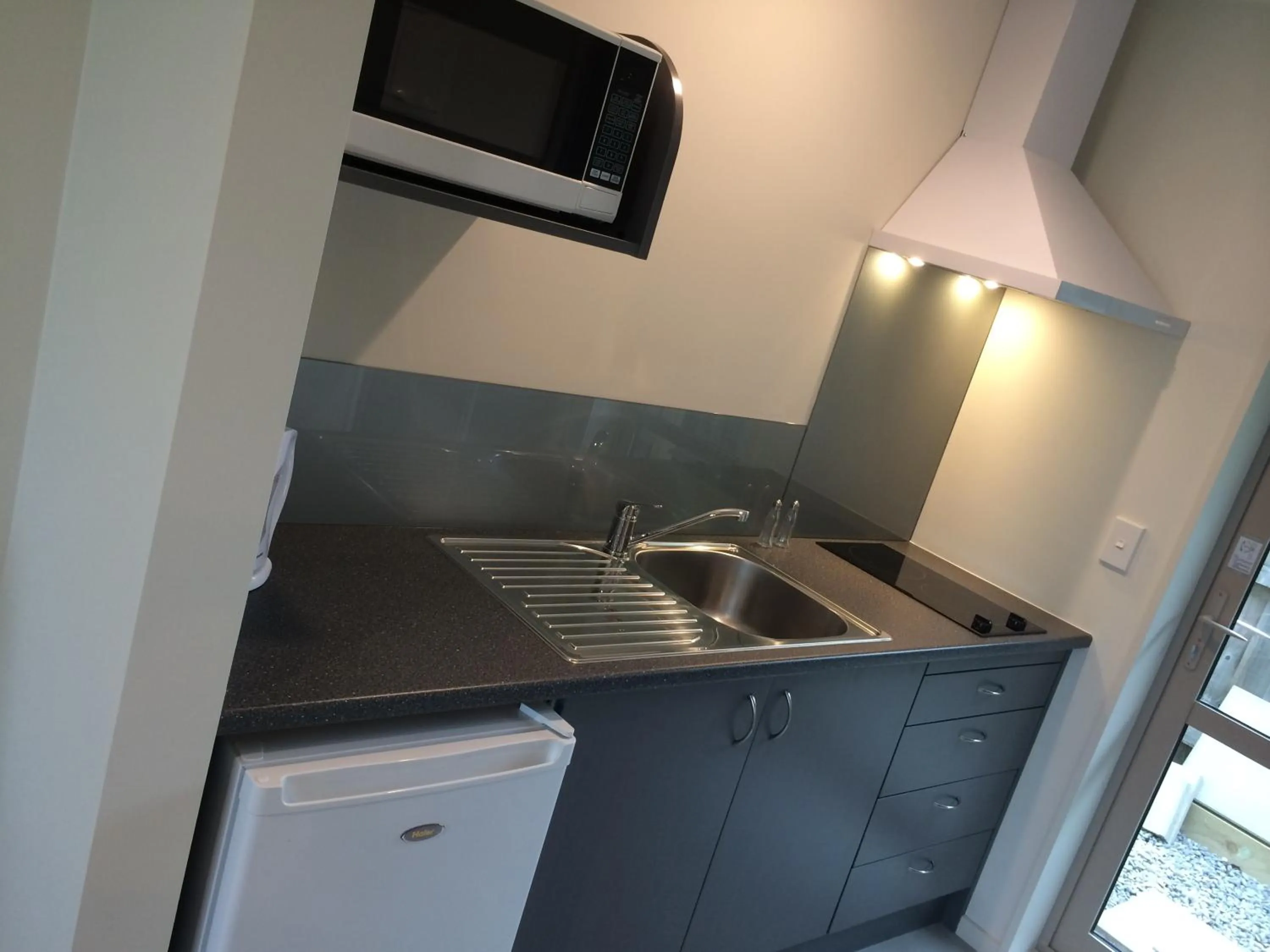 Kitchen or kitchenette in Rolleston Highway Motel