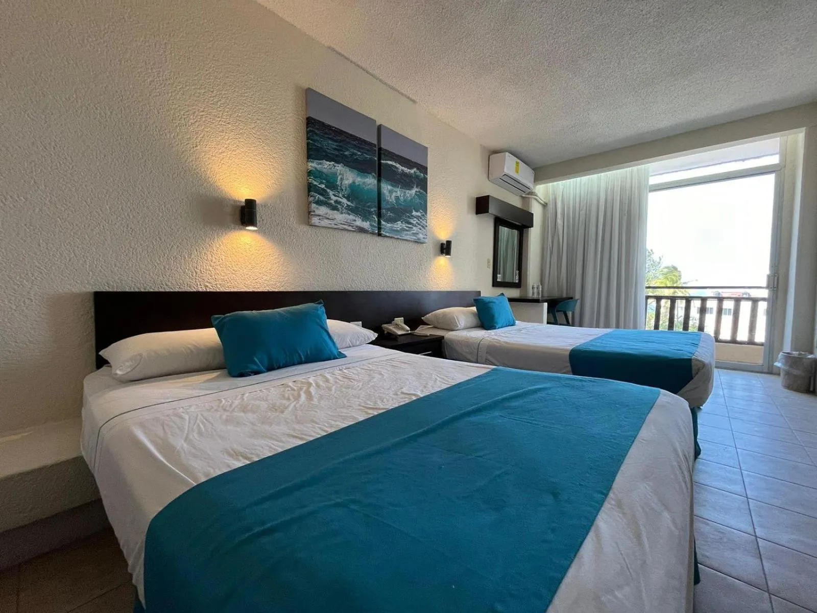 Photo of the whole room, Bed in Howard Johnson by Wyndham Veracruz