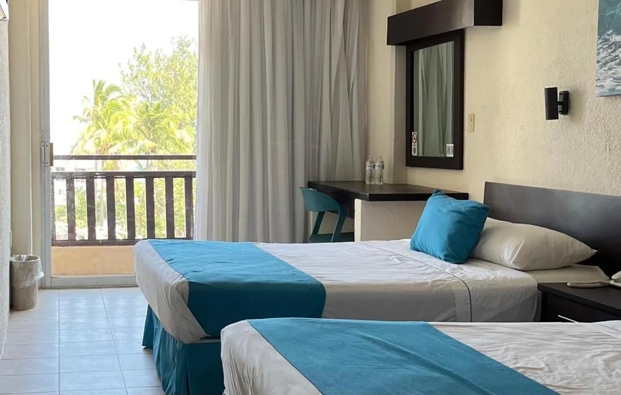 Photo of the whole room, Bed in Howard Johnson by Wyndham Veracruz