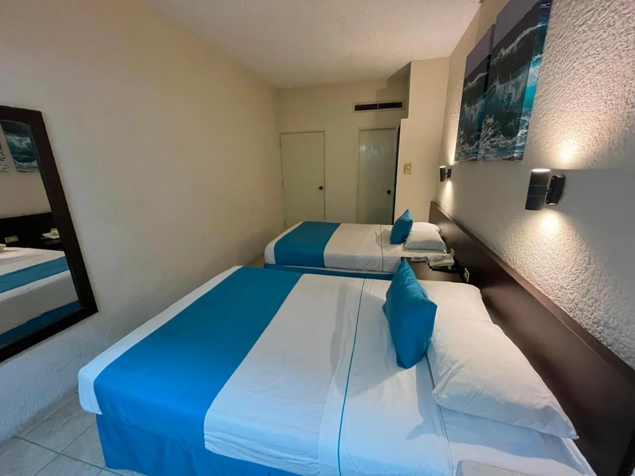 Photo of the whole room, Bed in Howard Johnson by Wyndham Veracruz