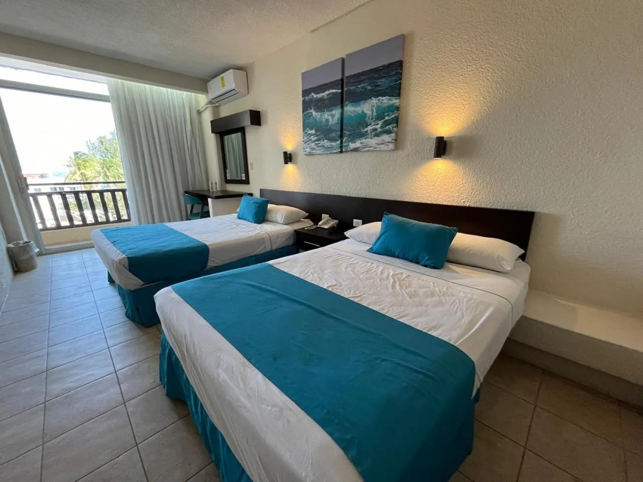 Photo of the whole room, Bed in Howard Johnson by Wyndham Veracruz