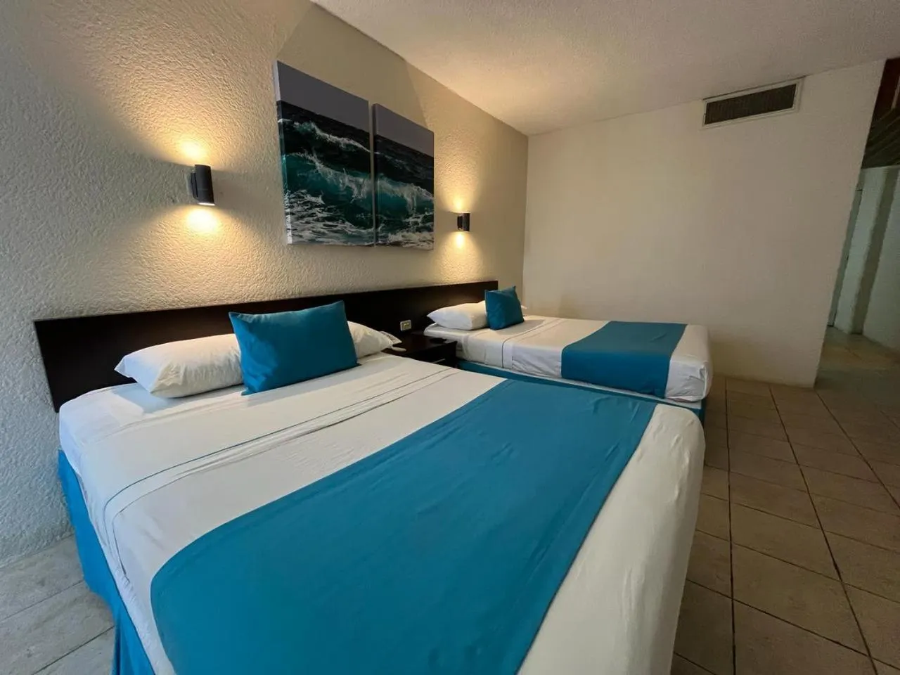 Photo of the whole room, Bed in Howard Johnson by Wyndham Veracruz