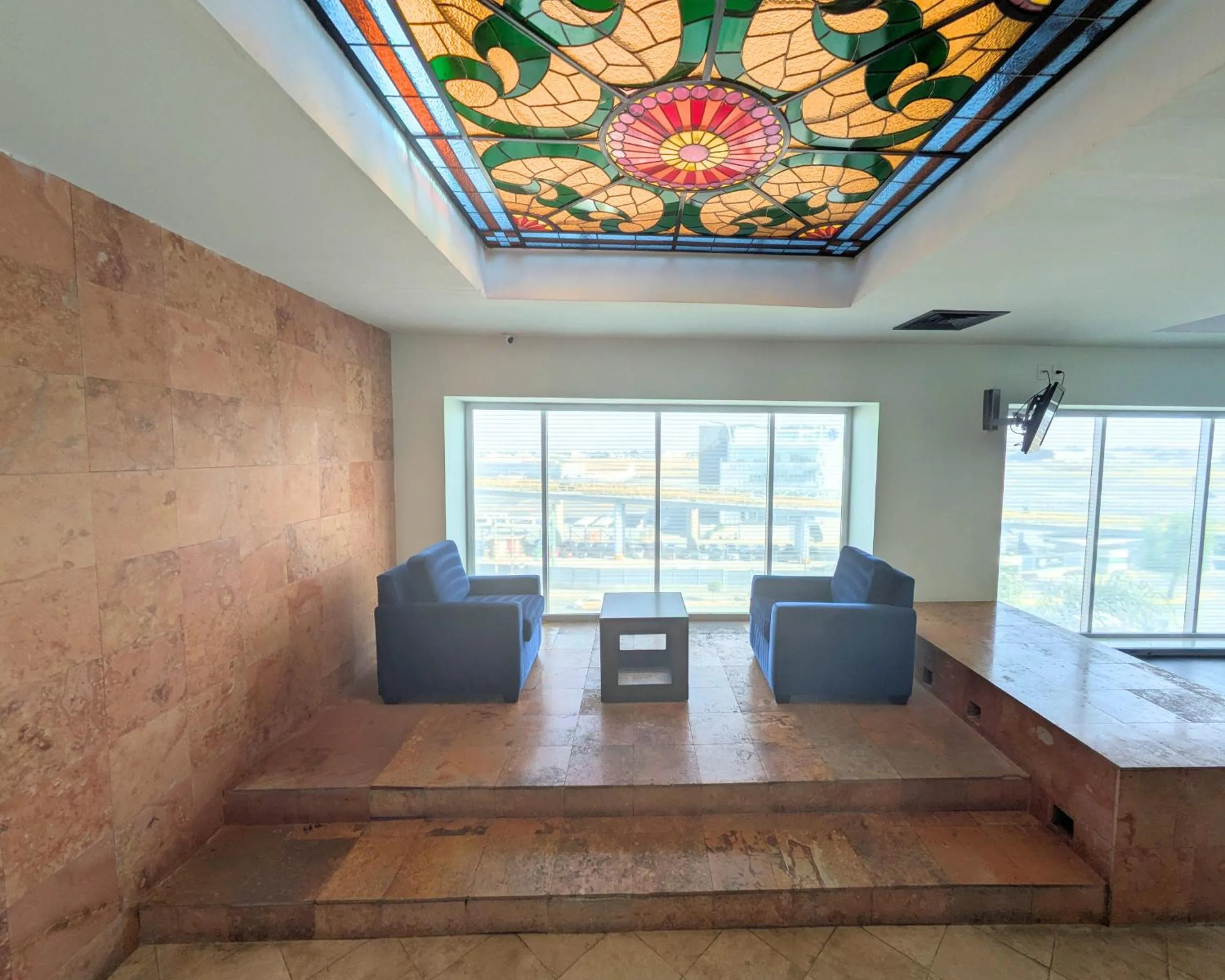 Seating area in We Hotel Aeropuerto