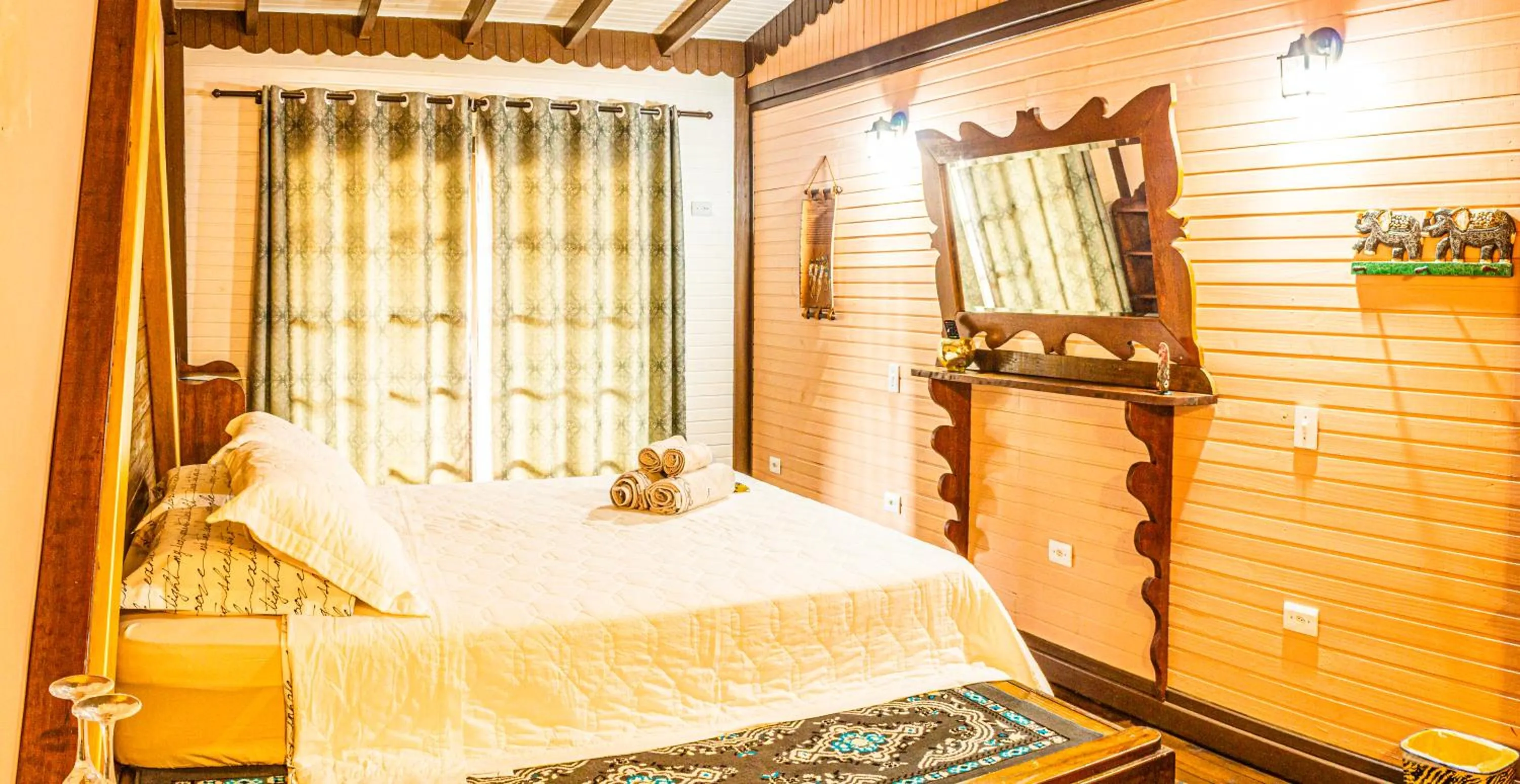 Property building, Bed in Pousada Casa do Oscar