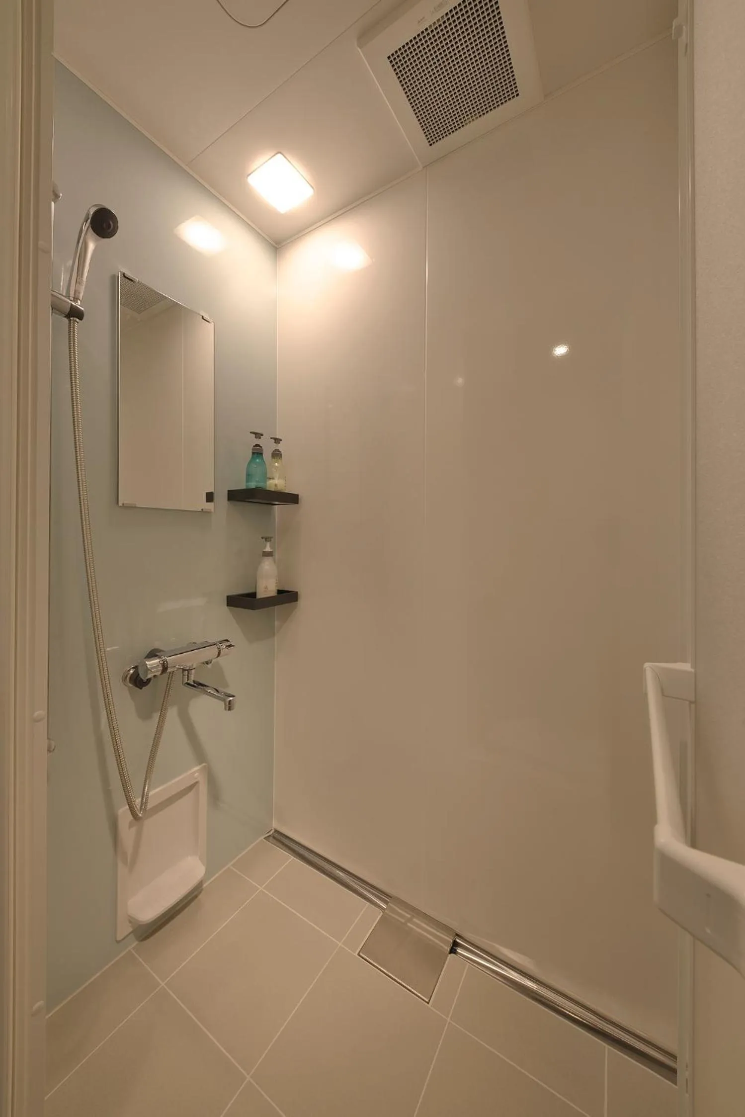 Shower in Fourz Hotel Kintetsu Osaka-Namba