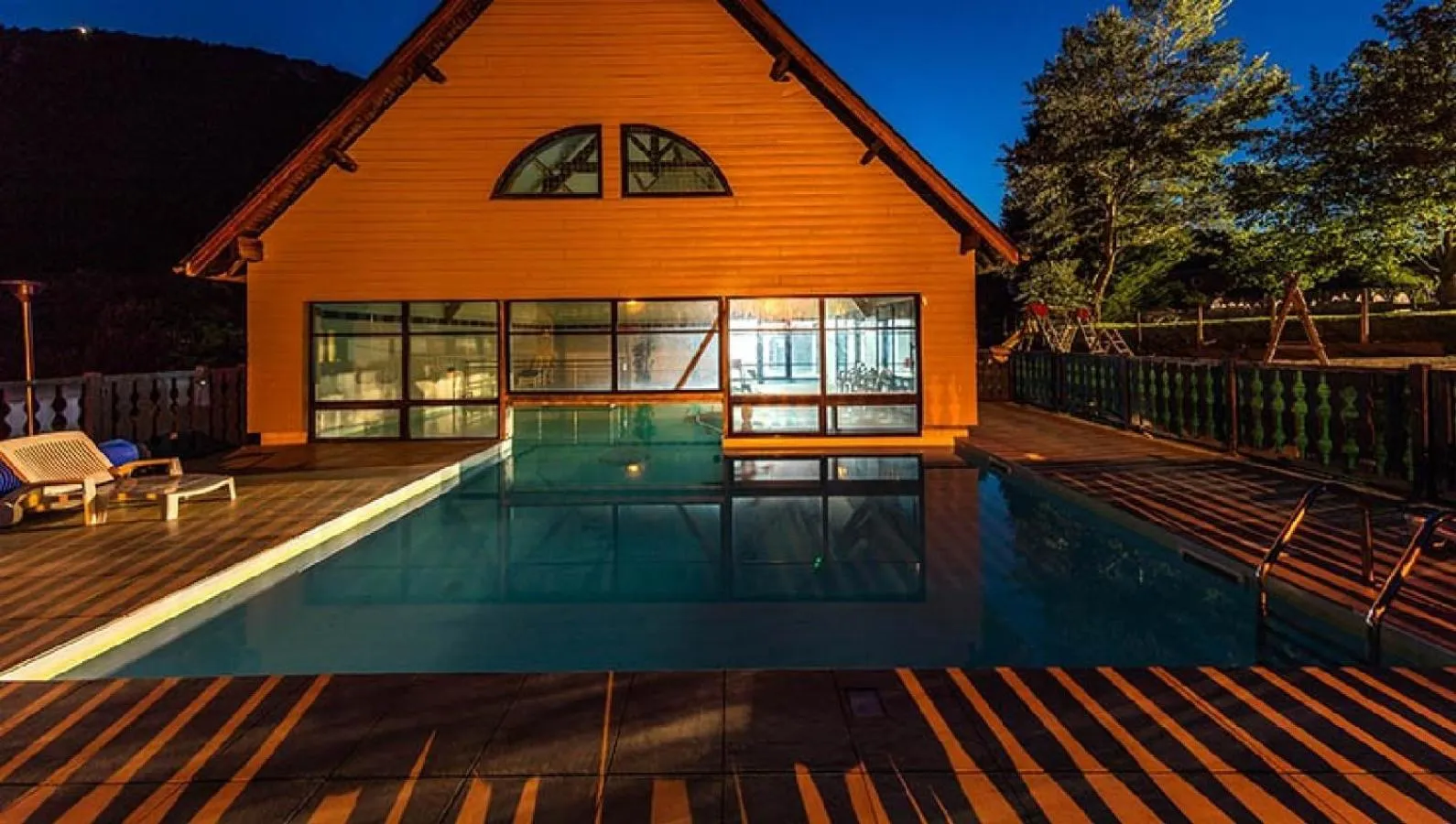 Swimming pool in Résidence Les Trois Vallées - ARREAU