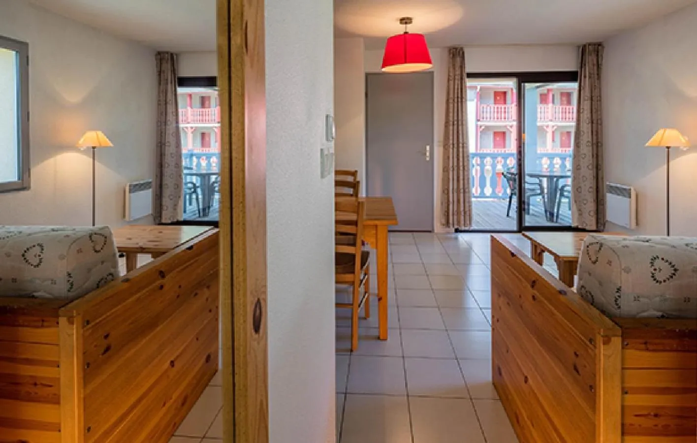 Living room, Bed in Résidence Les Trois Vallées - ARREAU
