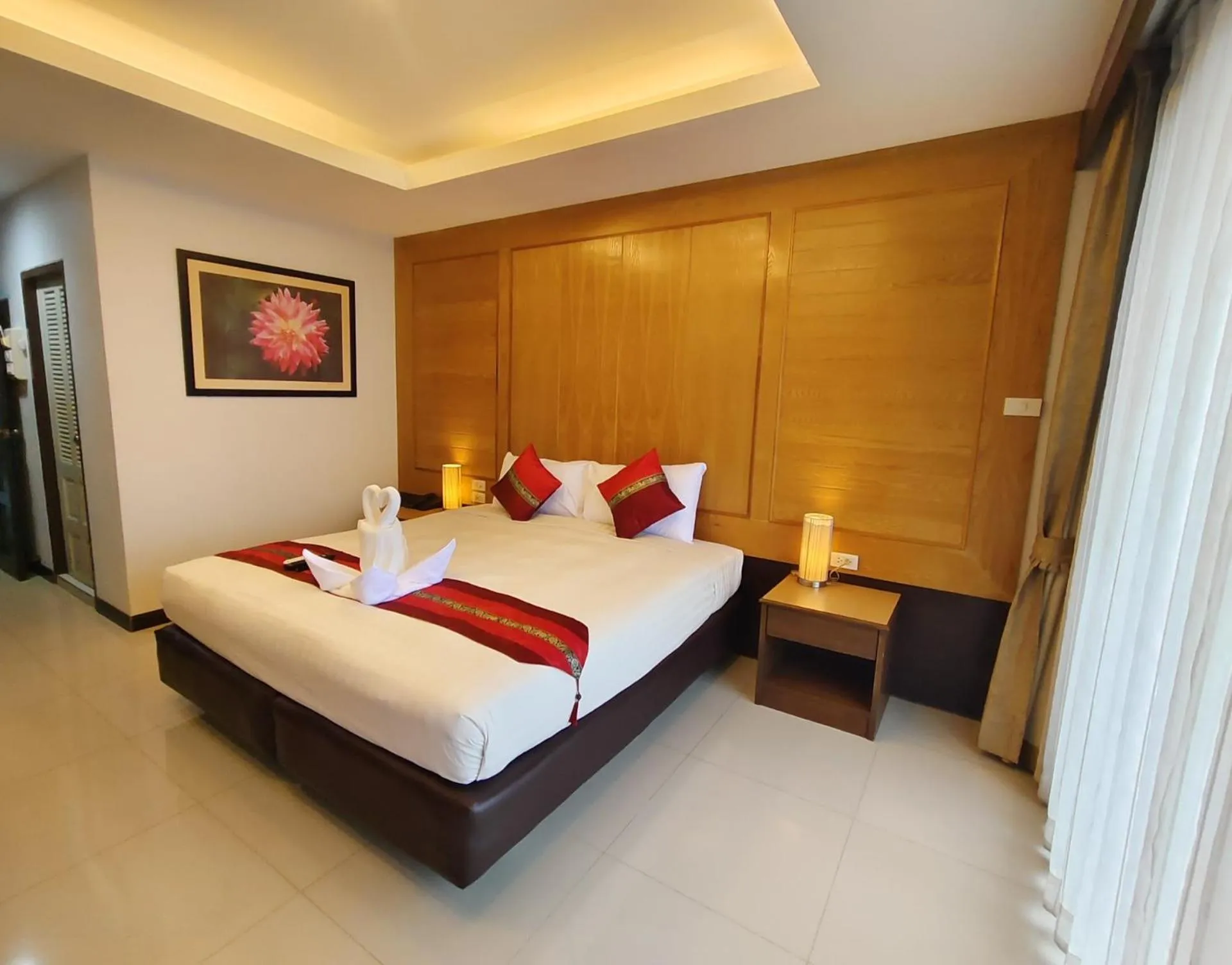 Photo of the whole room, Bed in Suppamitr Villa Hotel
