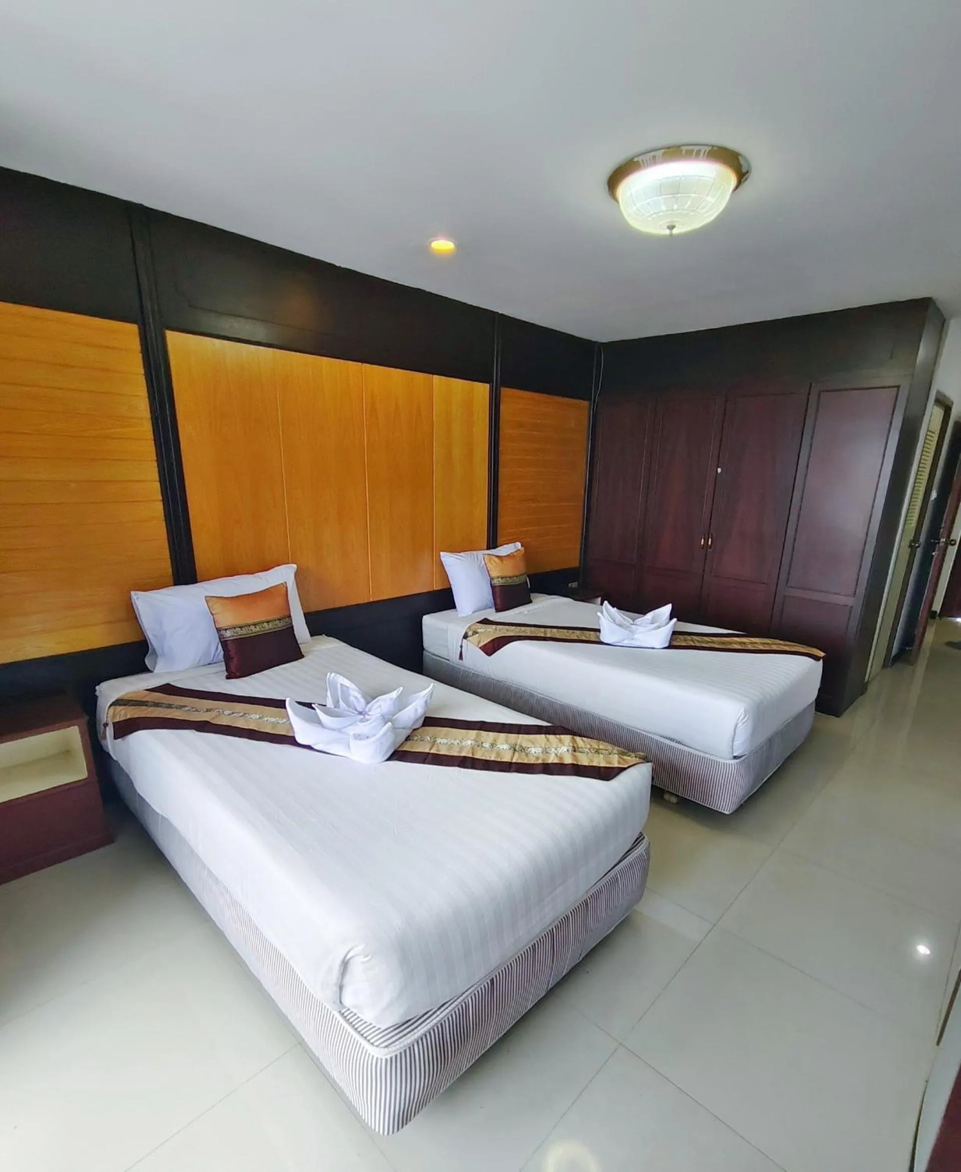 Photo of the whole room, Bed in Suppamitr Villa Hotel
