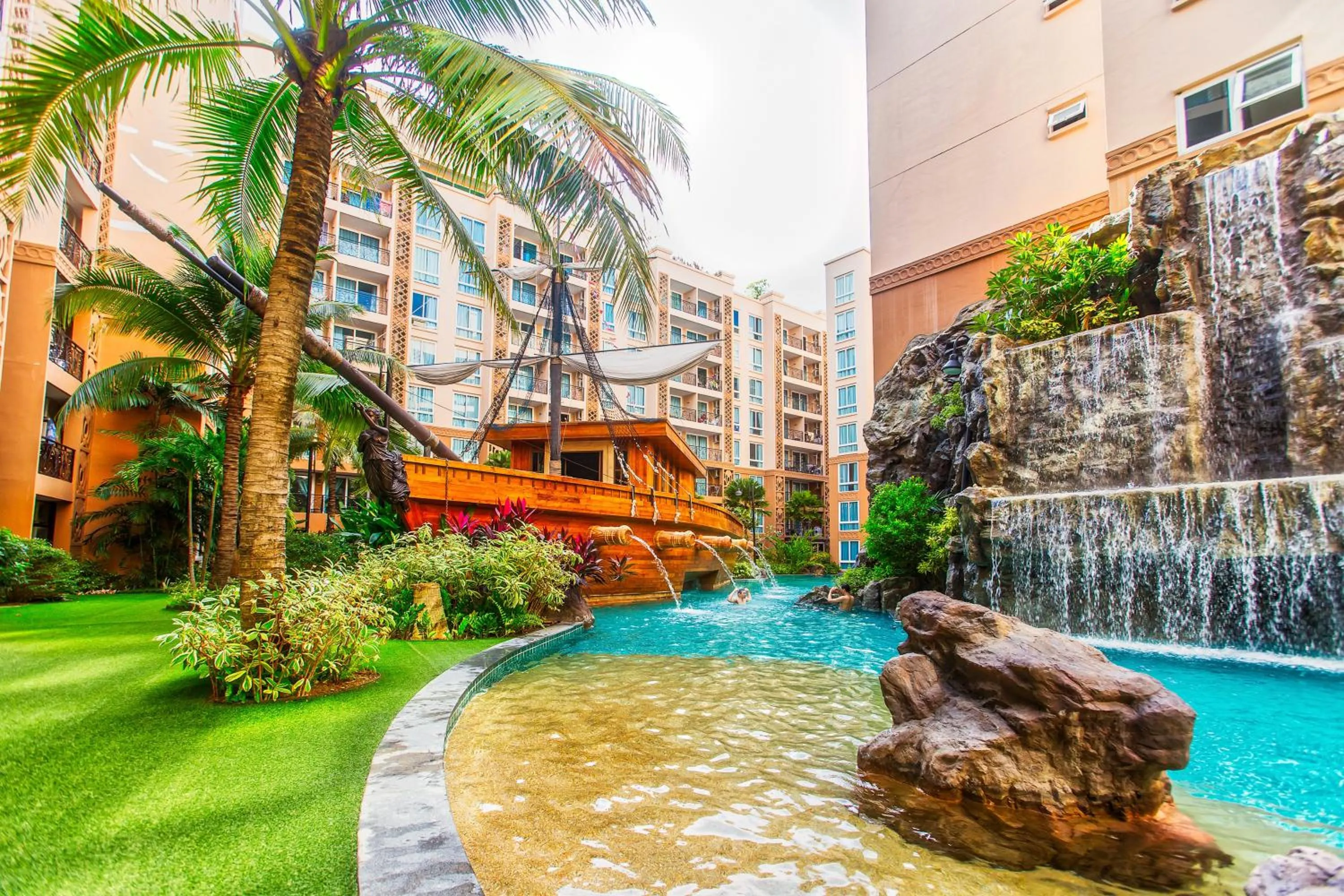 Property building in Atlantis Residence