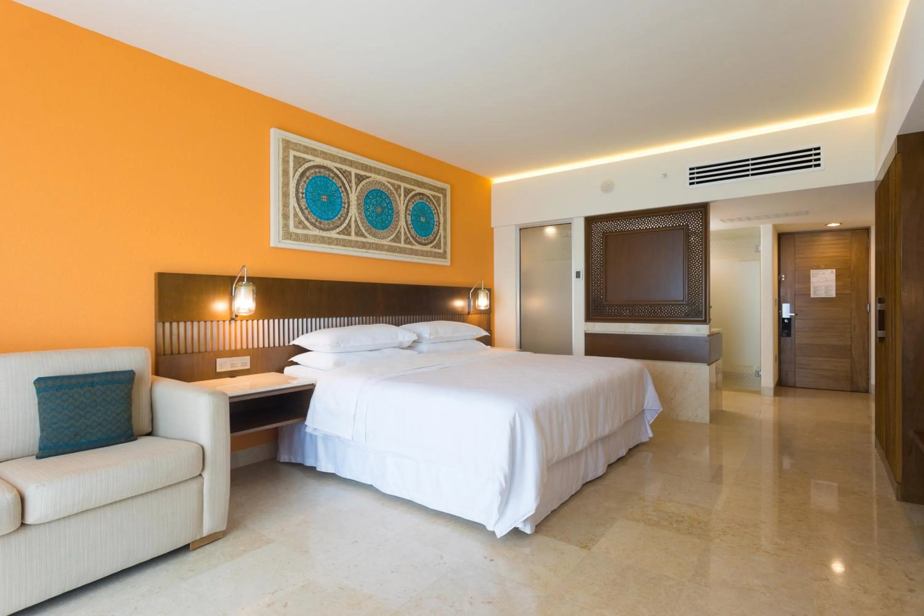 Photo of the whole room, Bed in Sheraton Buganvilias Resort & Convention Center