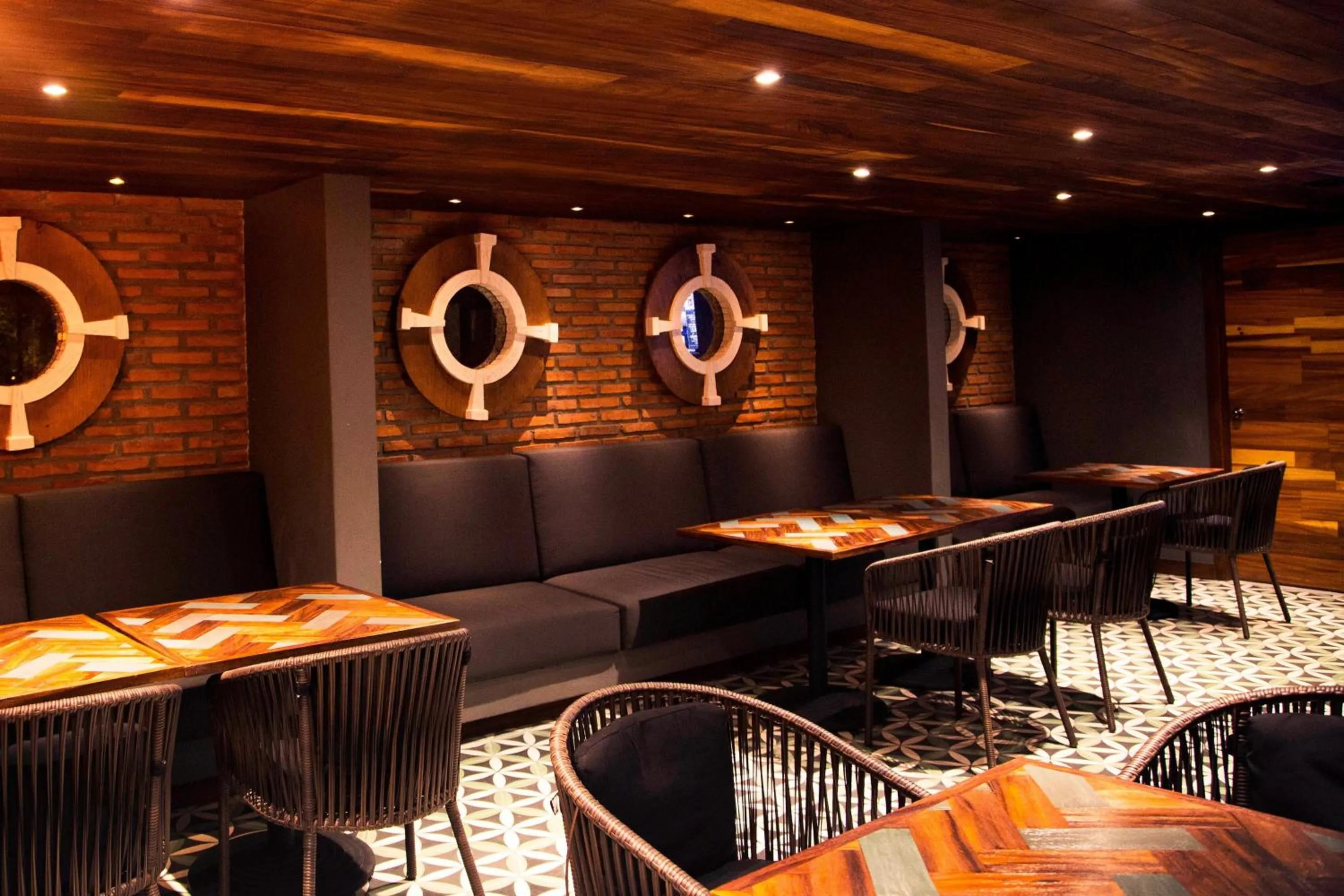 Lounge or bar in Sheraton Buganvilias Resort & Convention Center