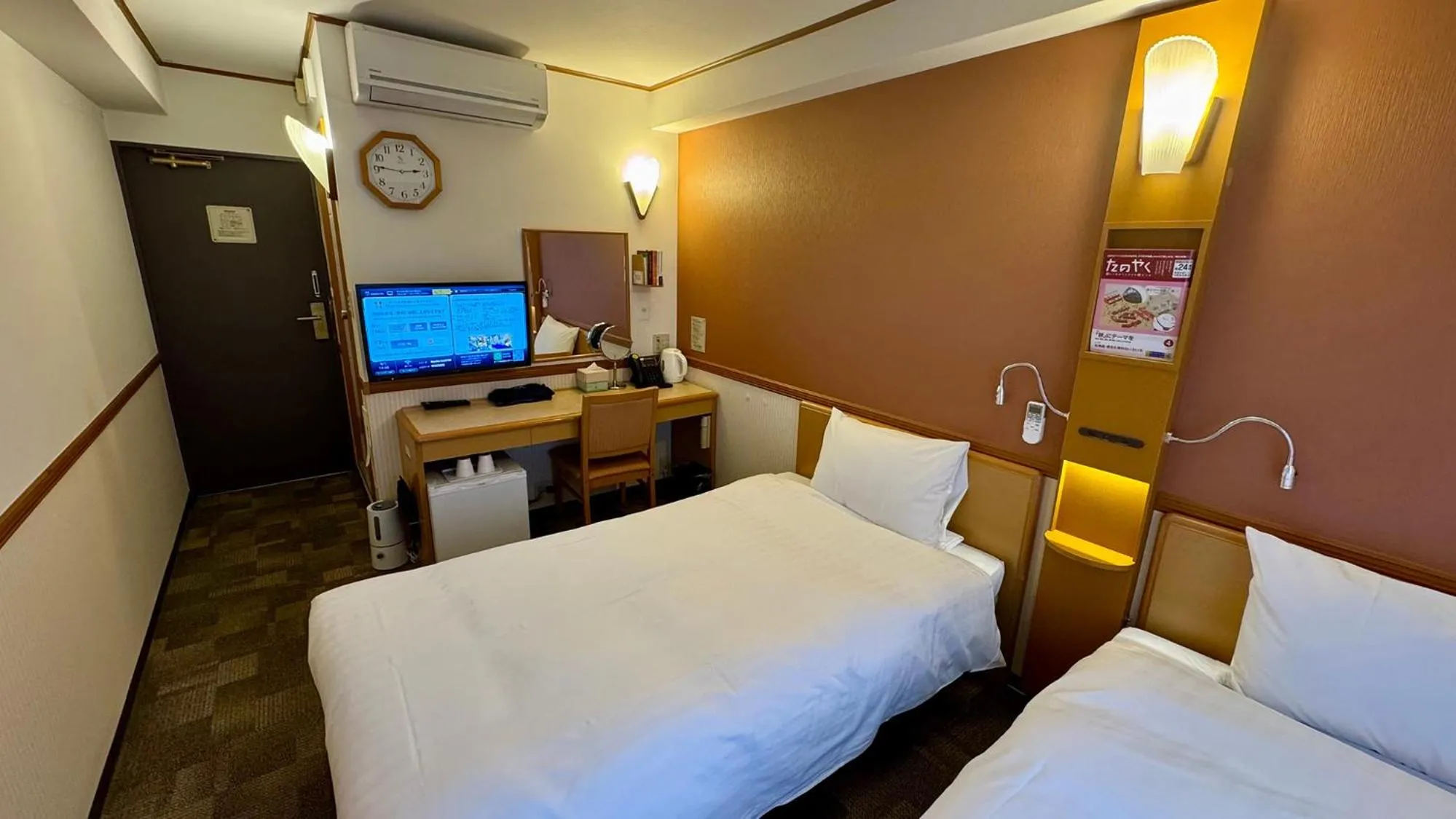 Bedroom, Bed in Toyoko Inn Shin-yokohama Ekimae Honkan