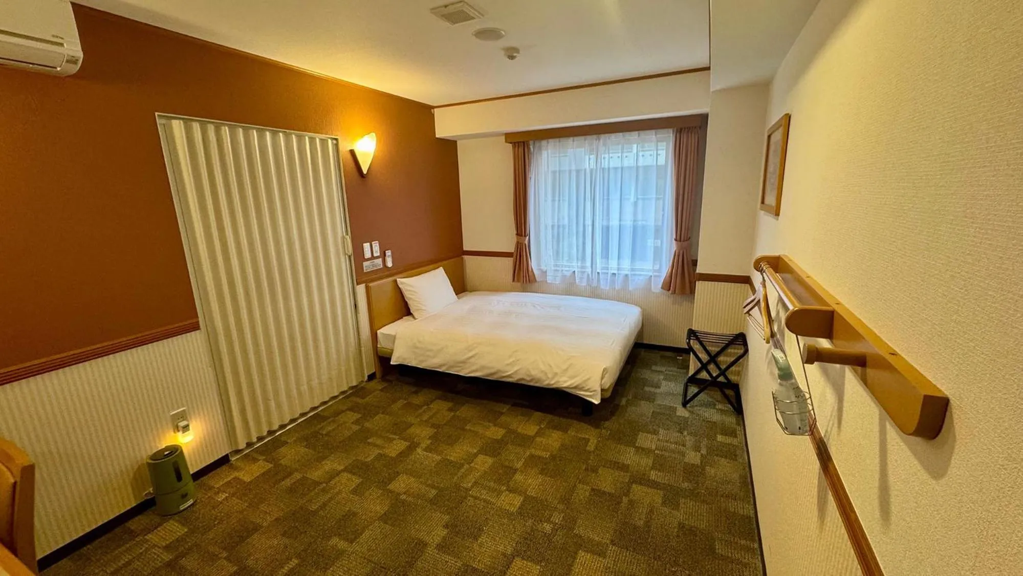 Bedroom, Bed in Toyoko Inn Shin-yokohama Ekimae Honkan