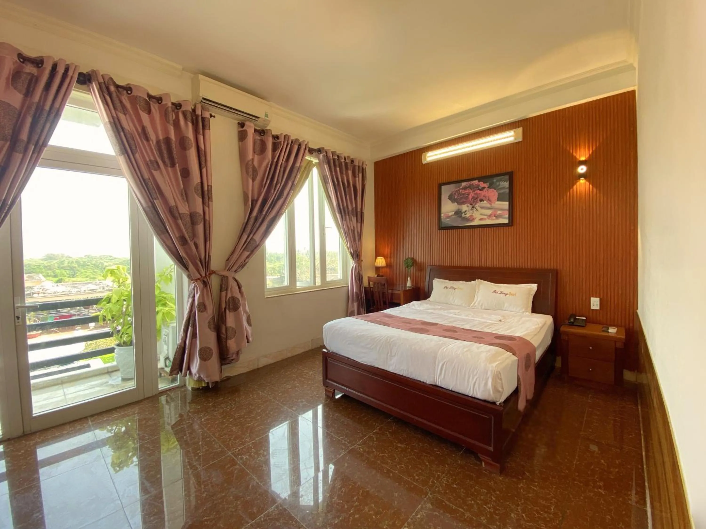 Photo of the whole room, Bed in Dai Long Hotel