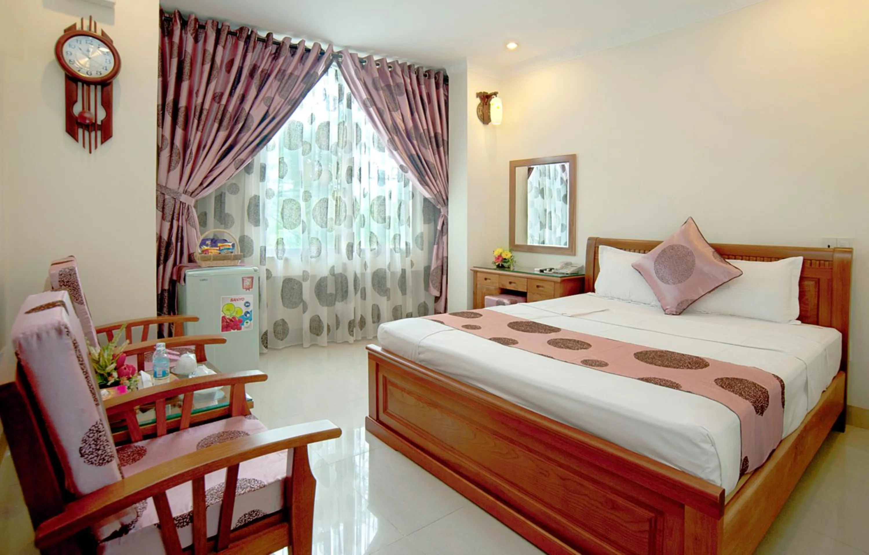 Photo of the whole room, Bed in Dai Long Hotel