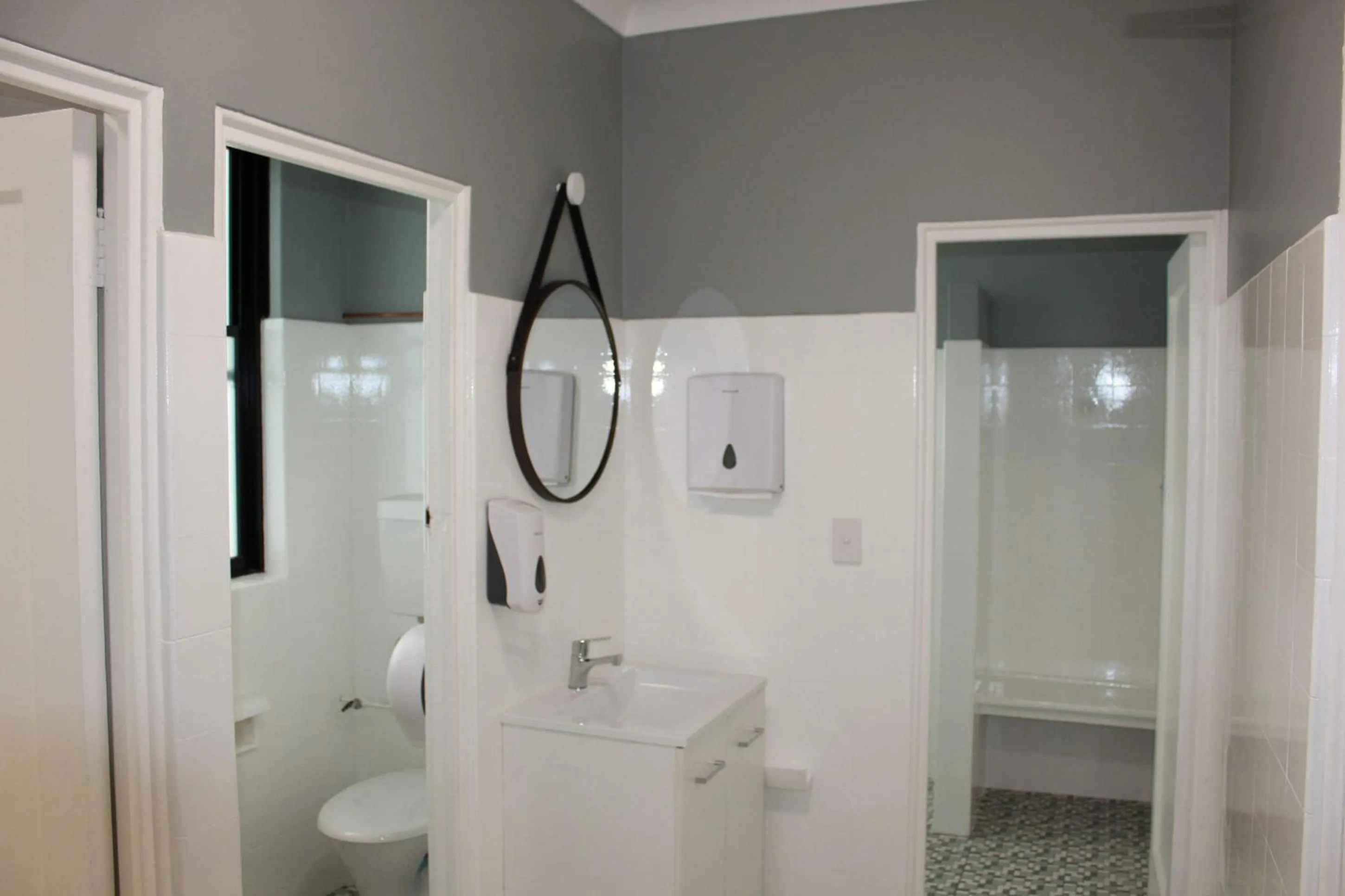 Shower in The Colliery Inn, Wallsend