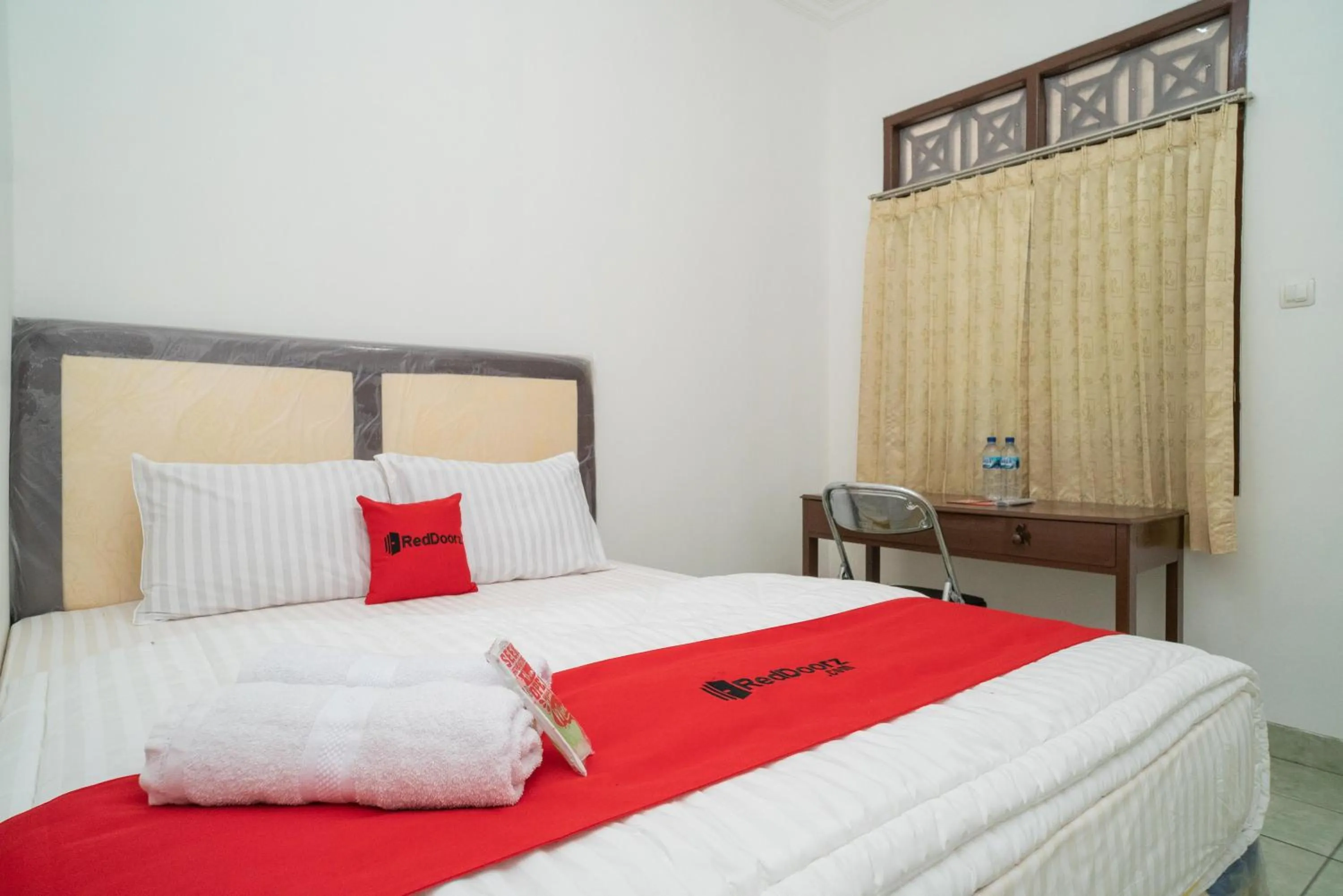 Bed in RedDoorz near Bundaran Ciceri