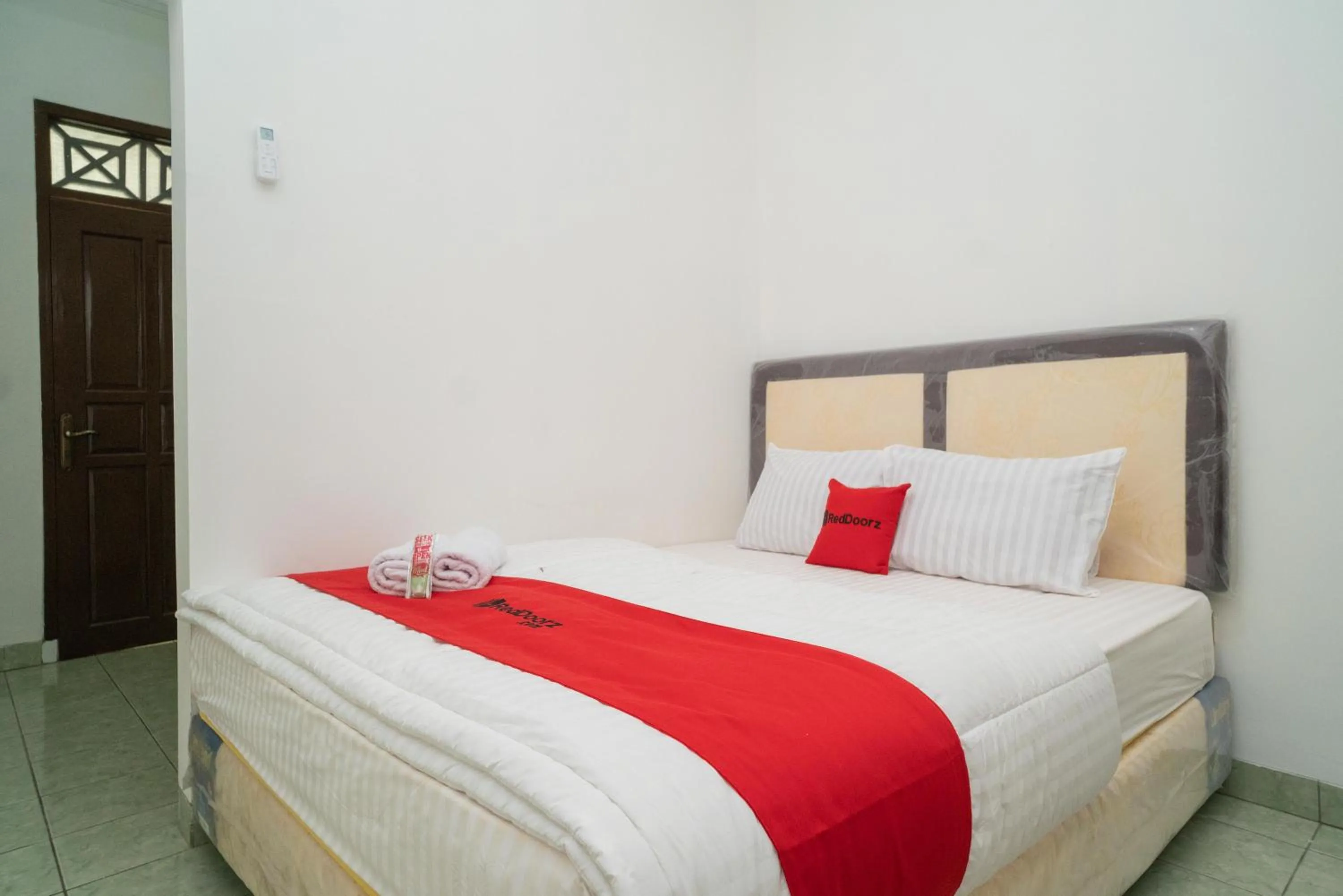 Bed in RedDoorz near Bundaran Ciceri