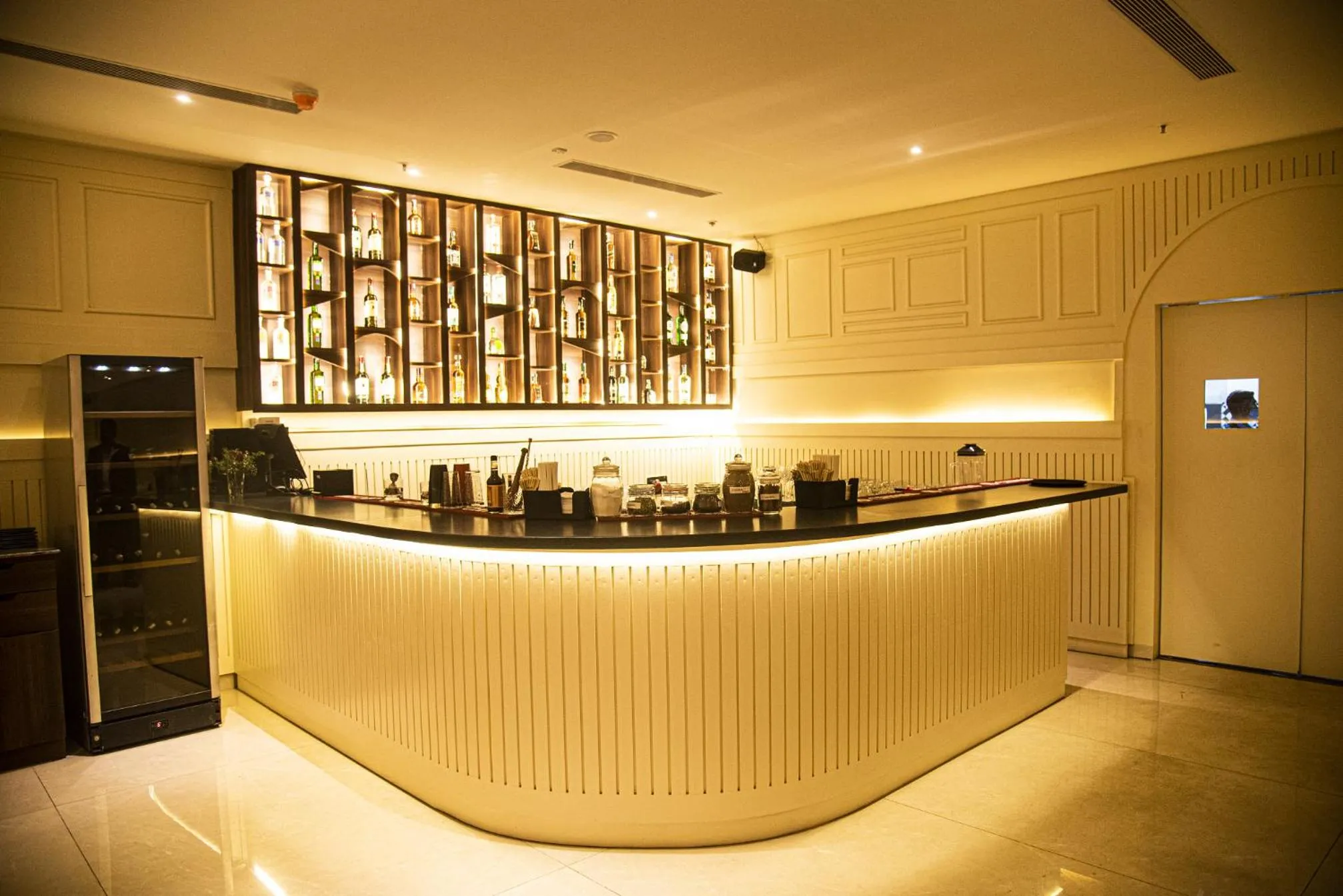 Lounge or bar in Hotel Jagadish International-Sankey Road