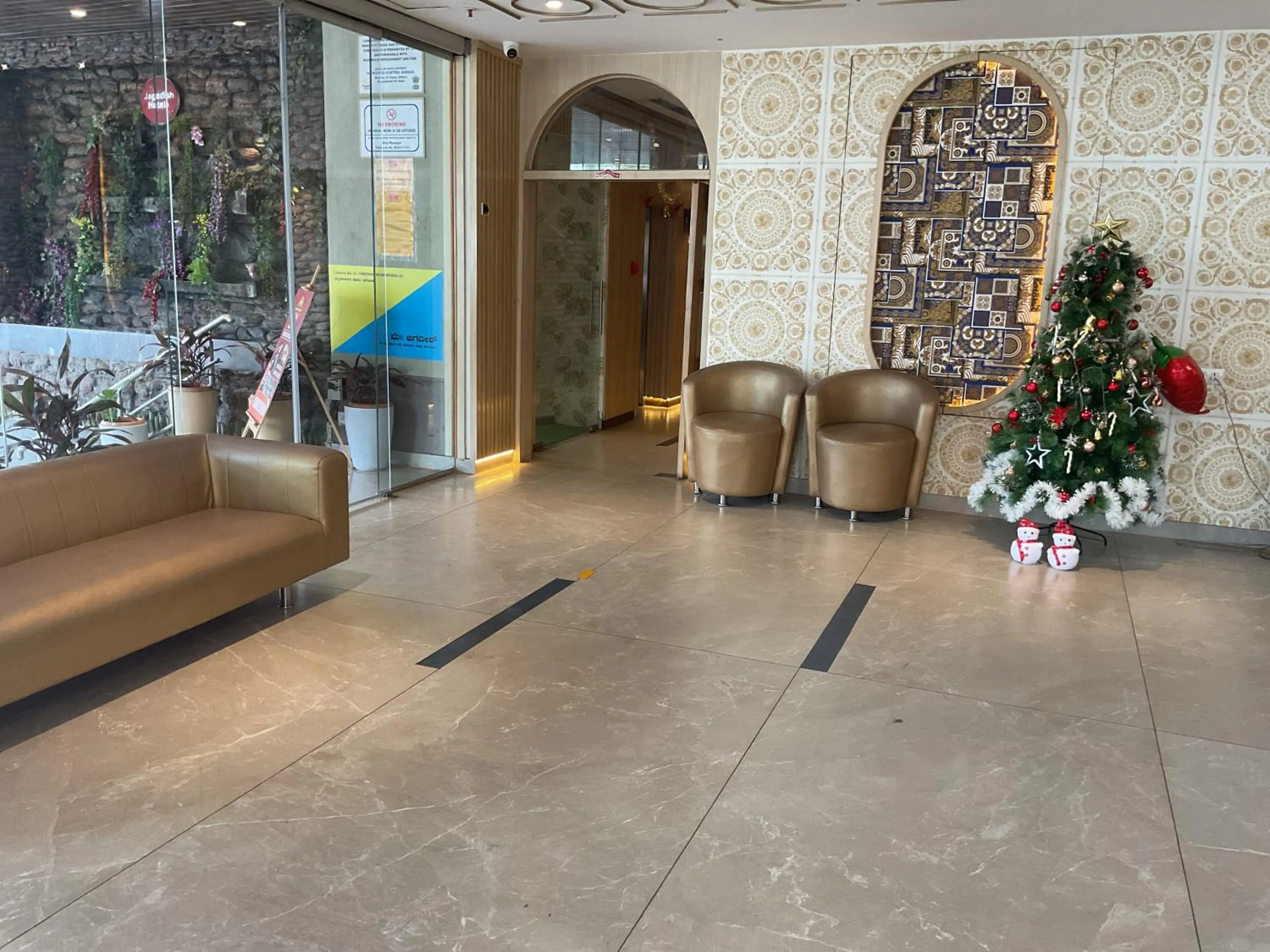 Lobby or reception in Hotel Jagadish International-Sankey Road