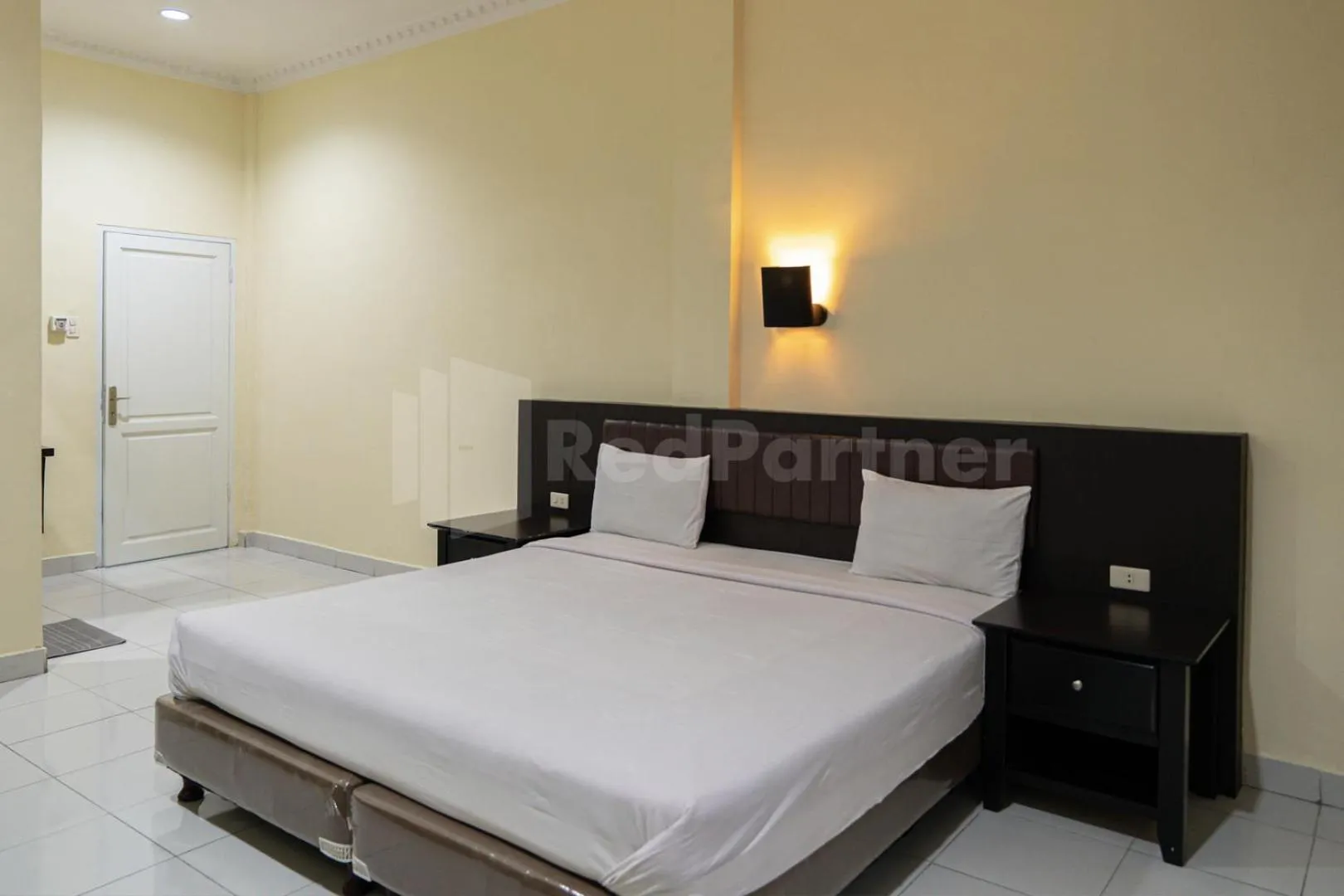Bedroom in Carolina Transit Medan Mitra RedDoorz