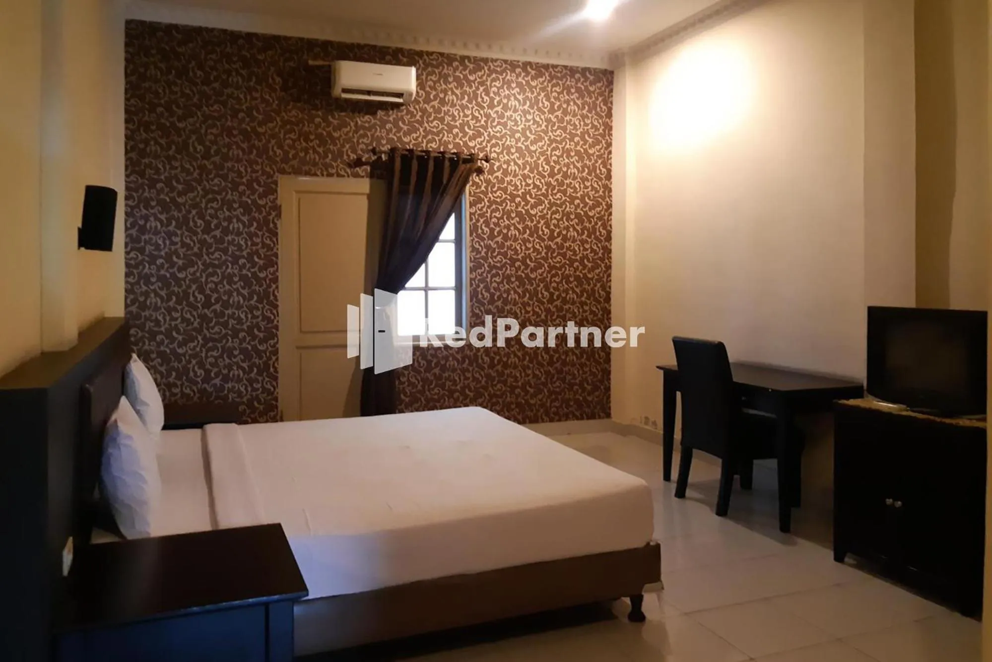 Bedroom in Carolina Transit Medan Mitra RedDoorz