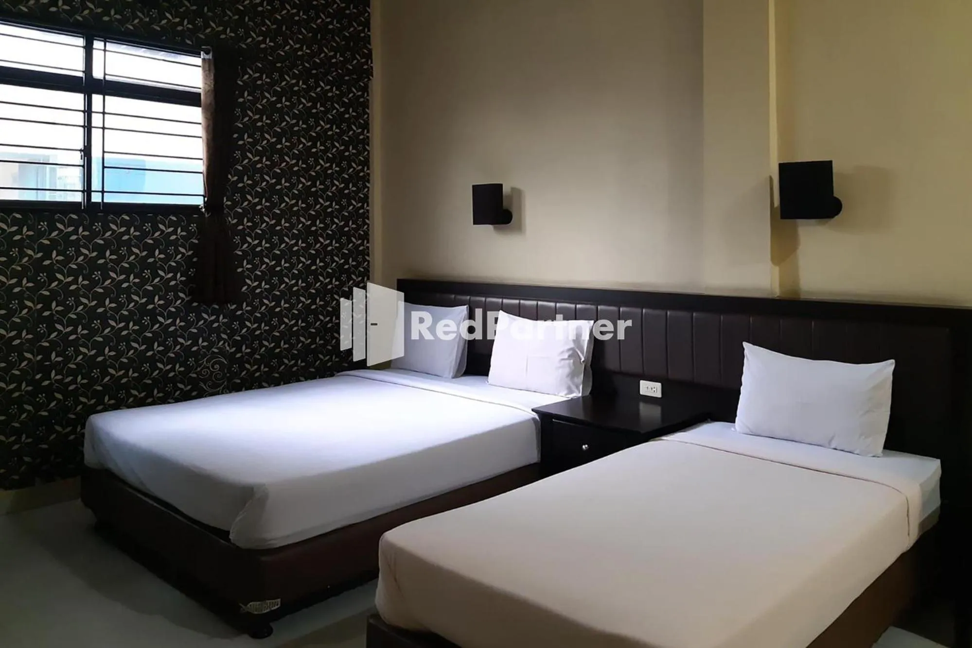 Bedroom in Carolina Transit Medan Mitra RedDoorz