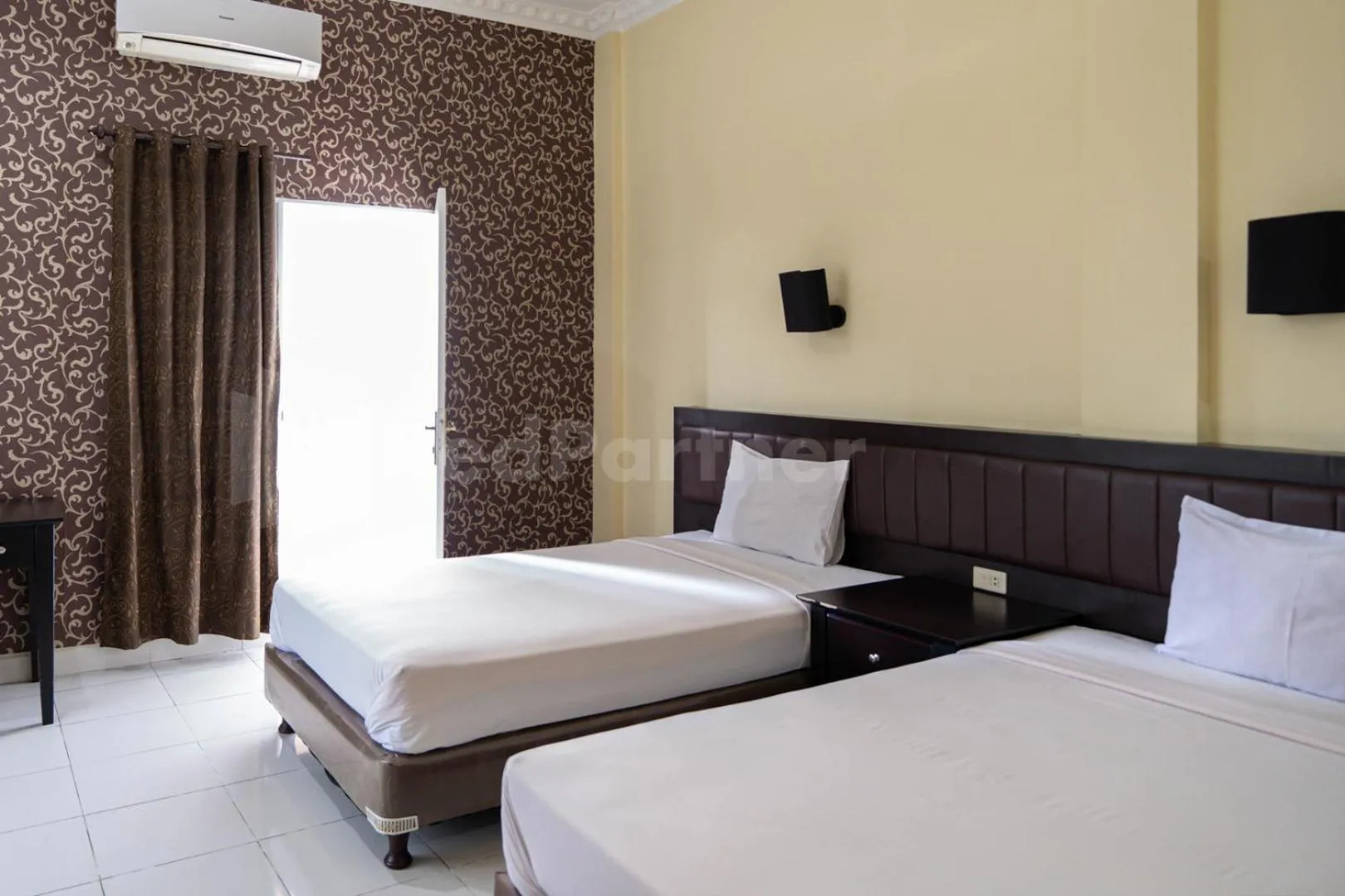 Bedroom in Carolina Transit Medan Mitra RedDoorz