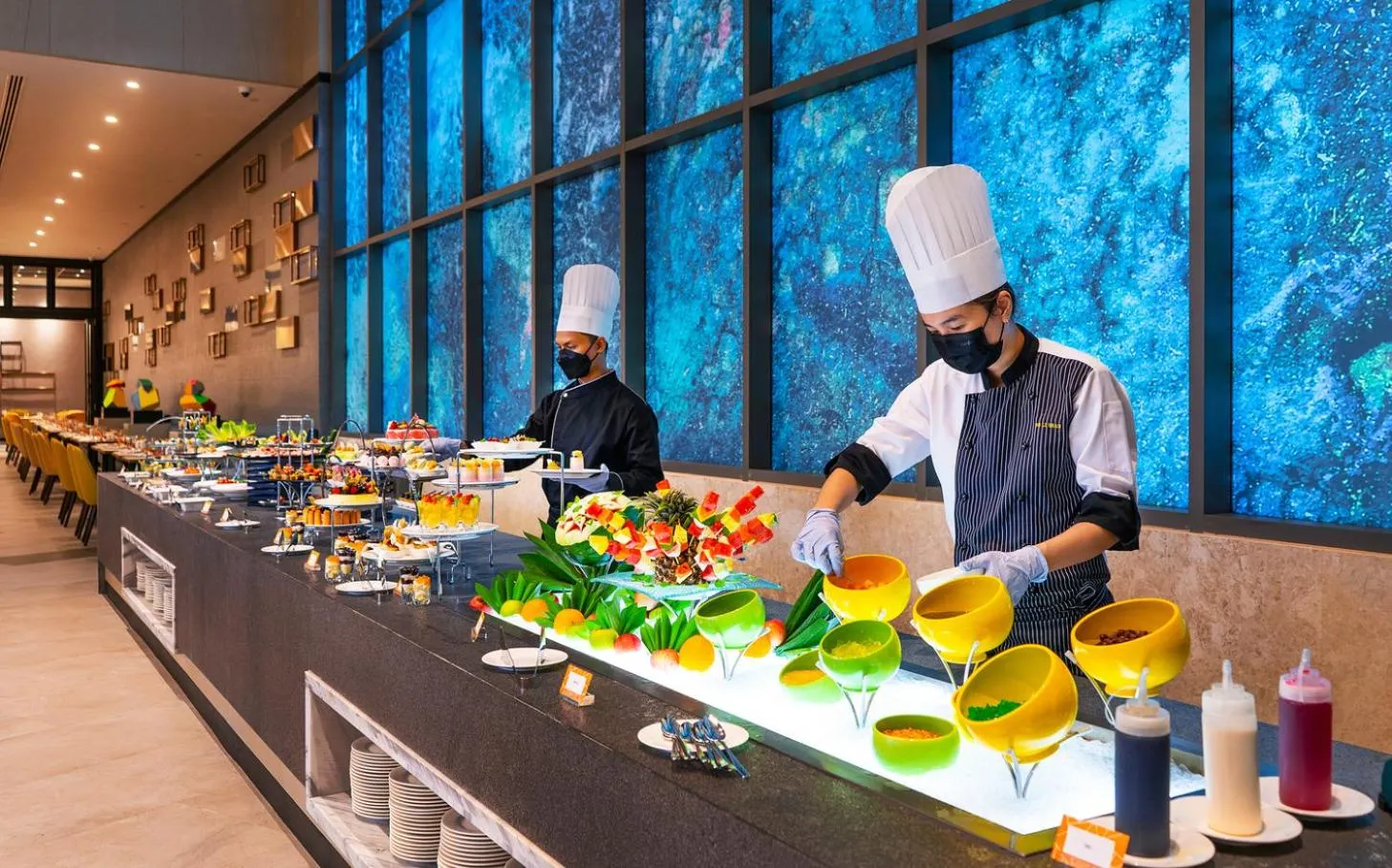 Restaurant/places to eat in M World Hotel