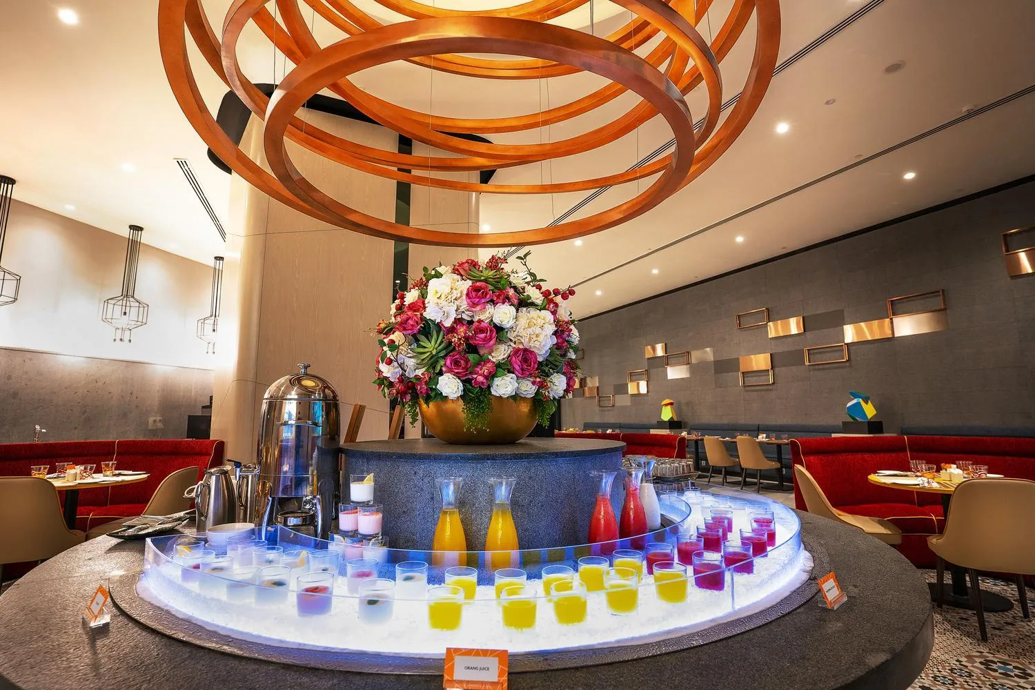 Restaurant/places to eat in M World Hotel