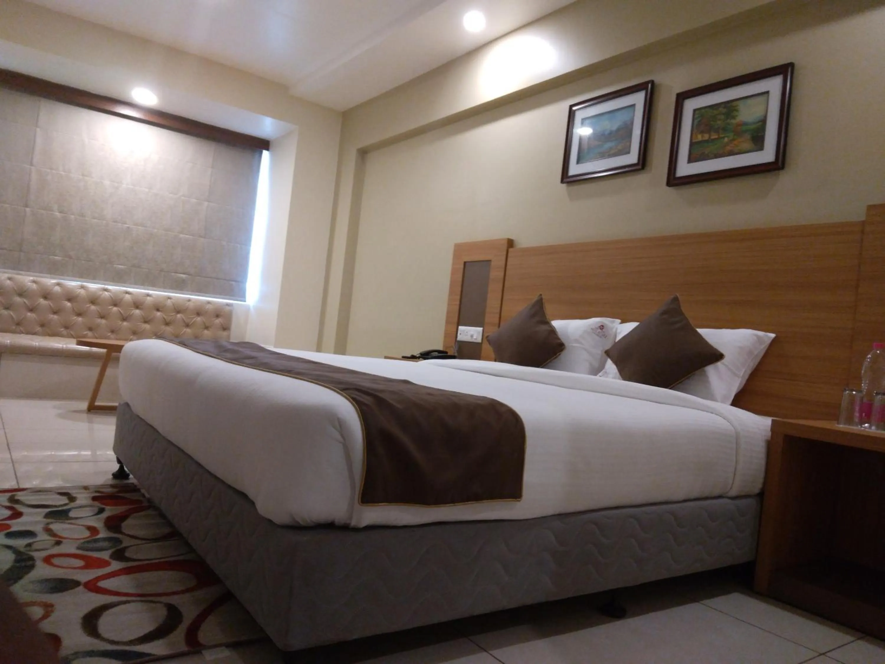 Living room, Bed in HOTEL NILADRI PREMIUM