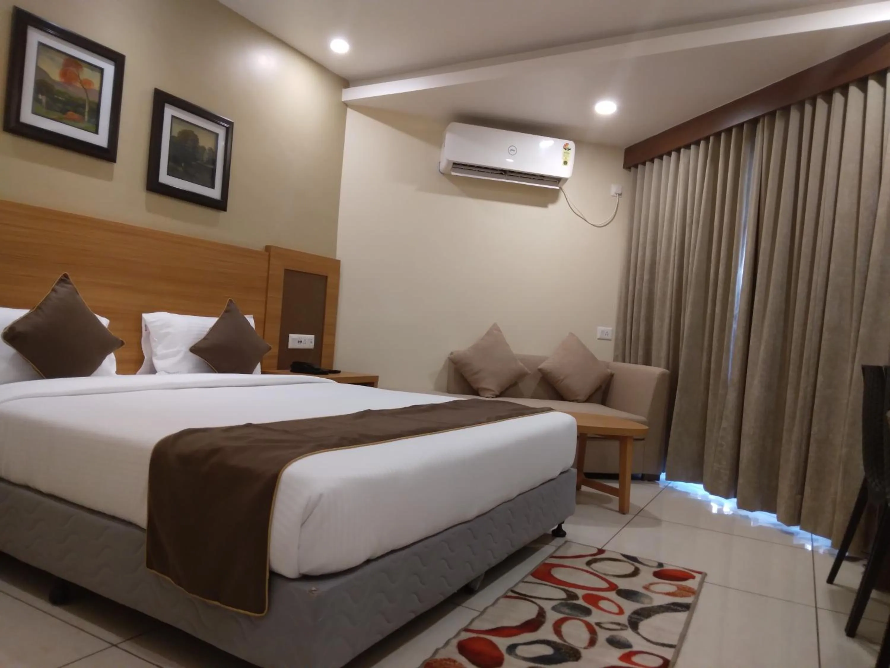 Living room, Bed in HOTEL NILADRI PREMIUM