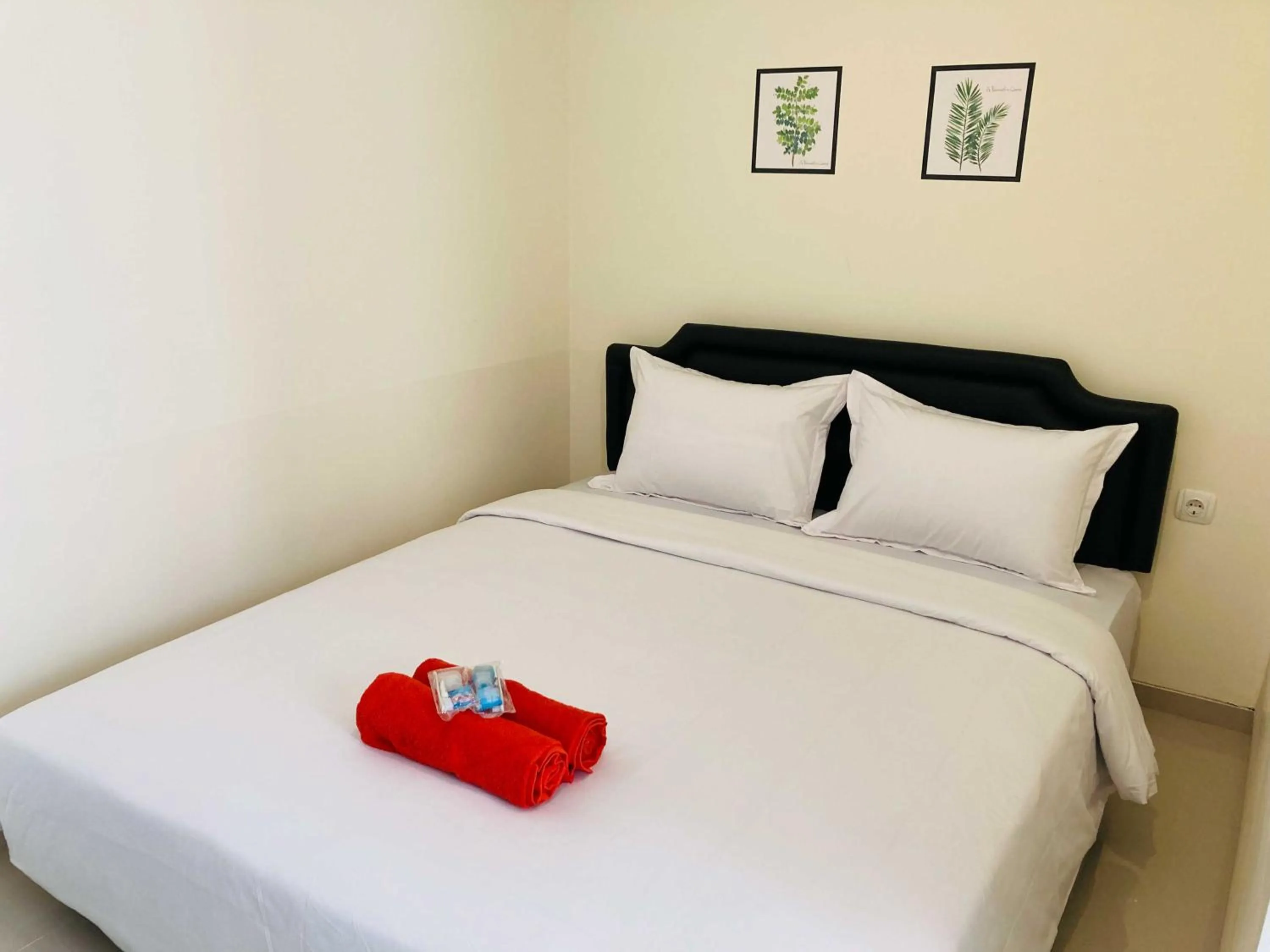 Bed in Hartono Inn Seturan Mitra RedDoorz