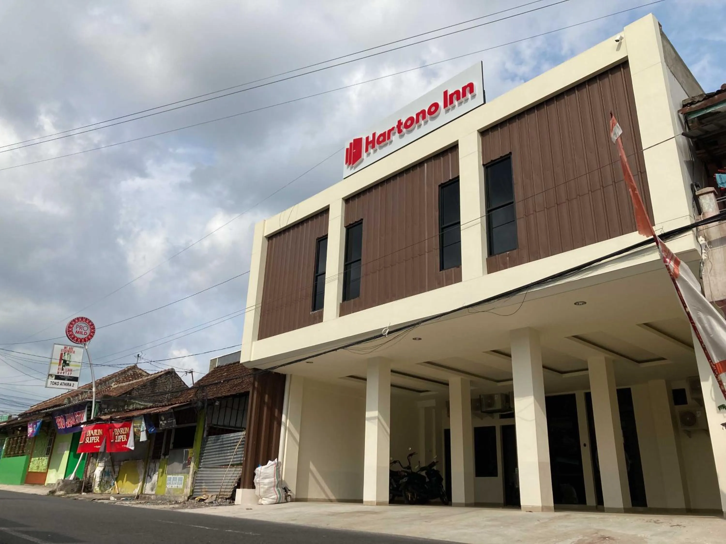 Facade/entrance in Hartono Inn Seturan Mitra RedDoorz