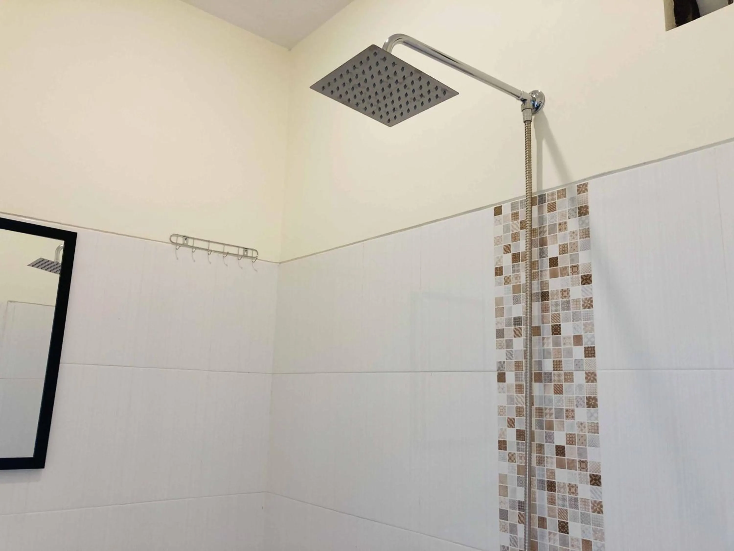 Bathroom in Hartono Inn Seturan Mitra RedDoorz