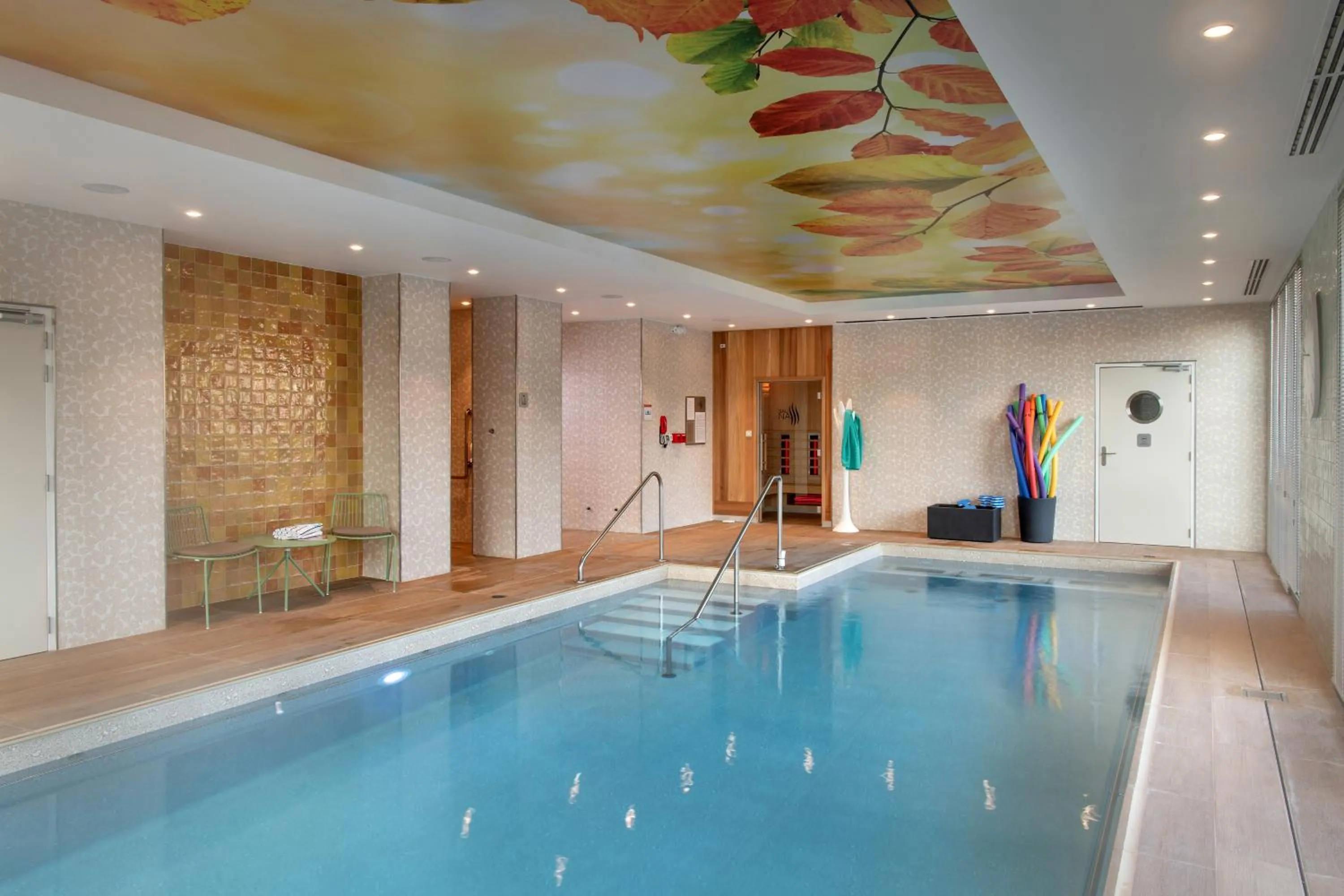 Swimming pool in DOMITYS LES CERNEAUX