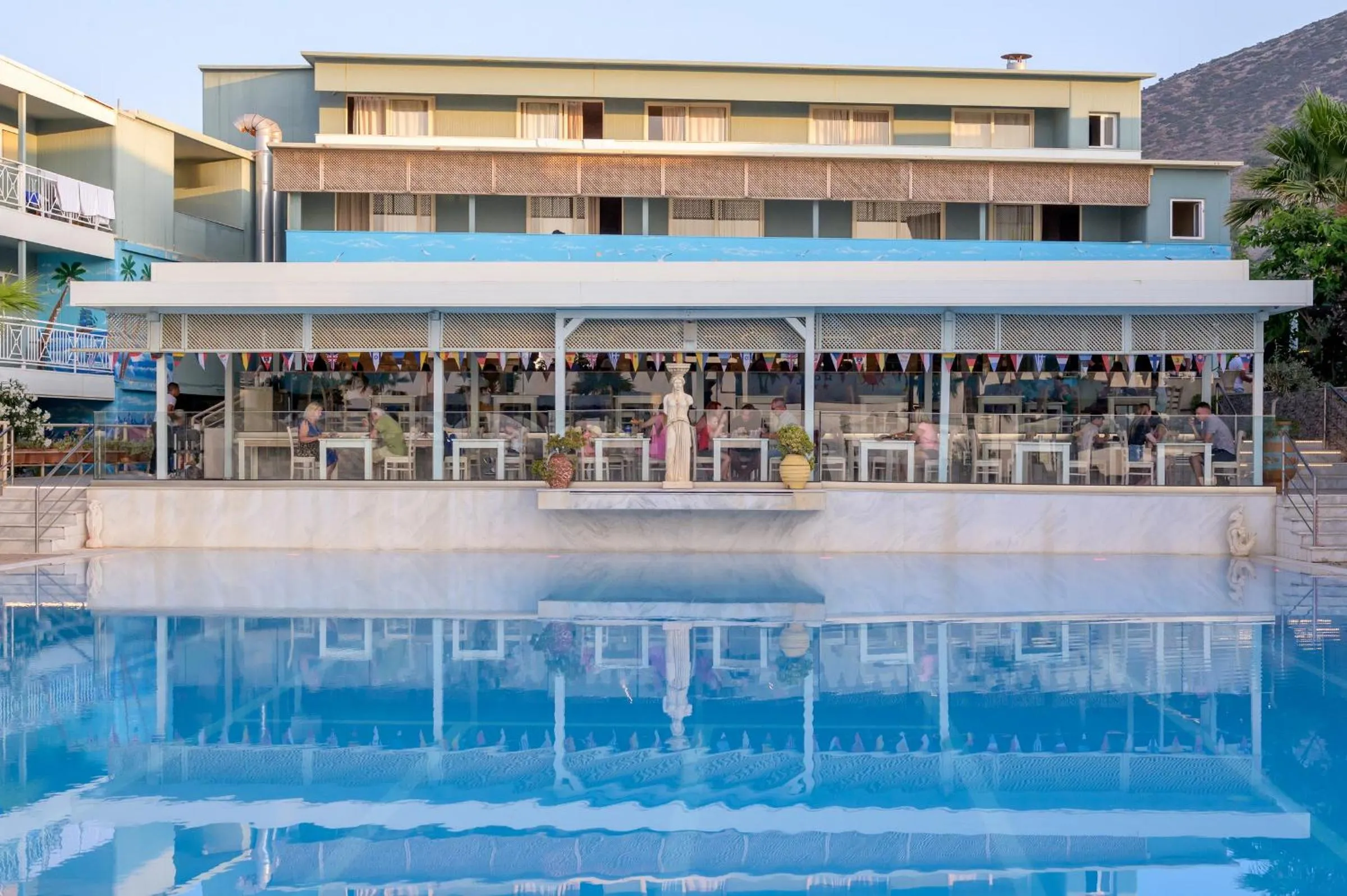 Restaurant/places to eat in SunBay Hotel