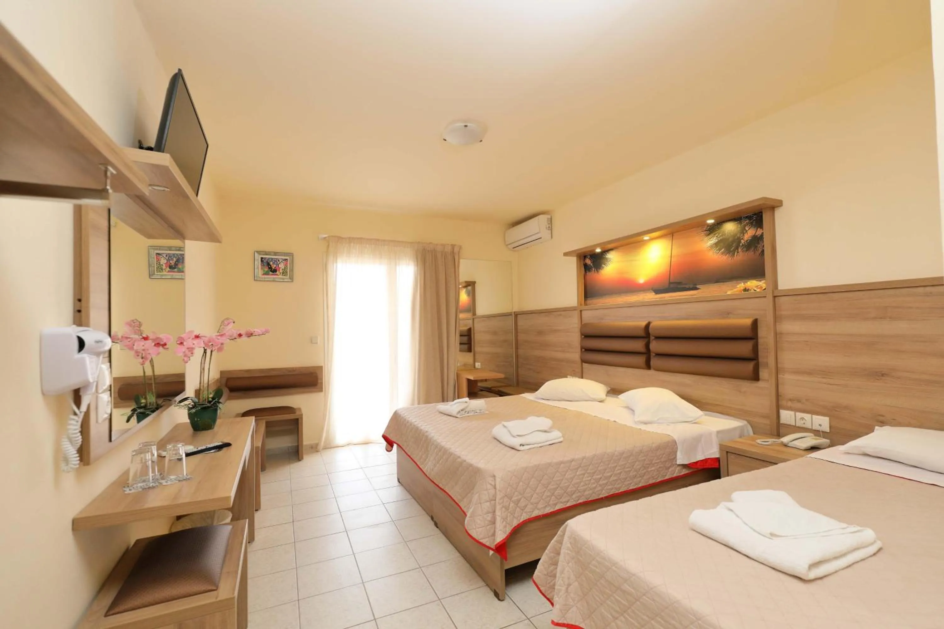 Photo of the whole room, Bed in SunBay Hotel