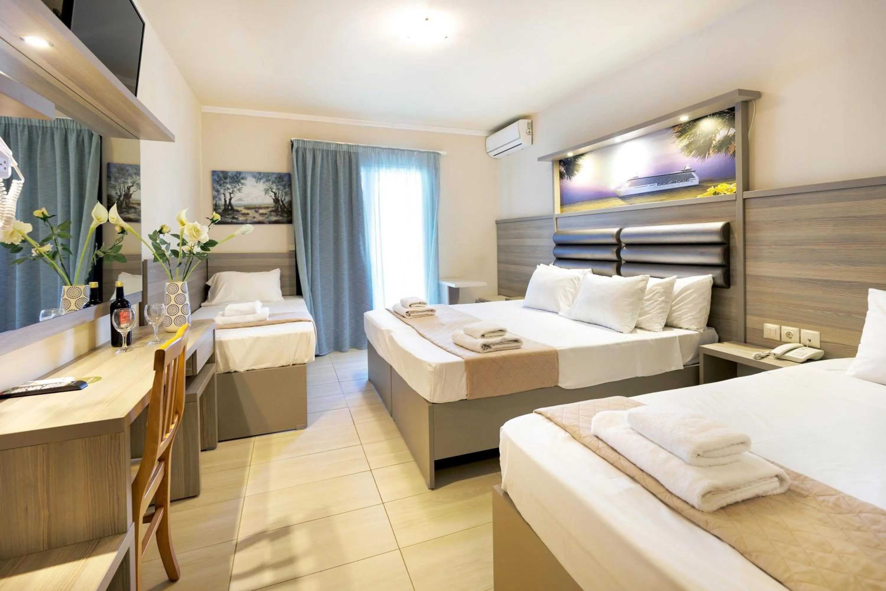 Photo of the whole room, Bed in SunBay Hotel