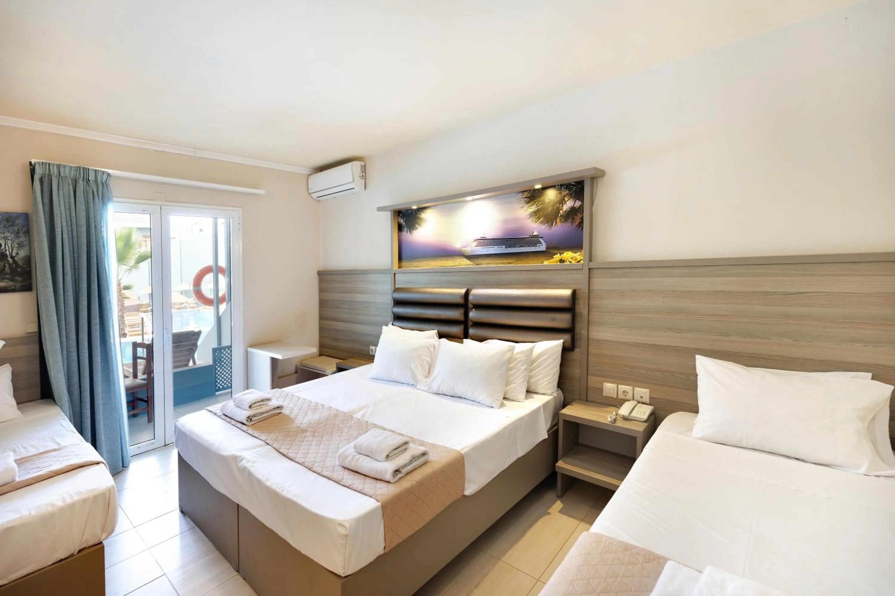 Photo of the whole room in SunBay Hotel