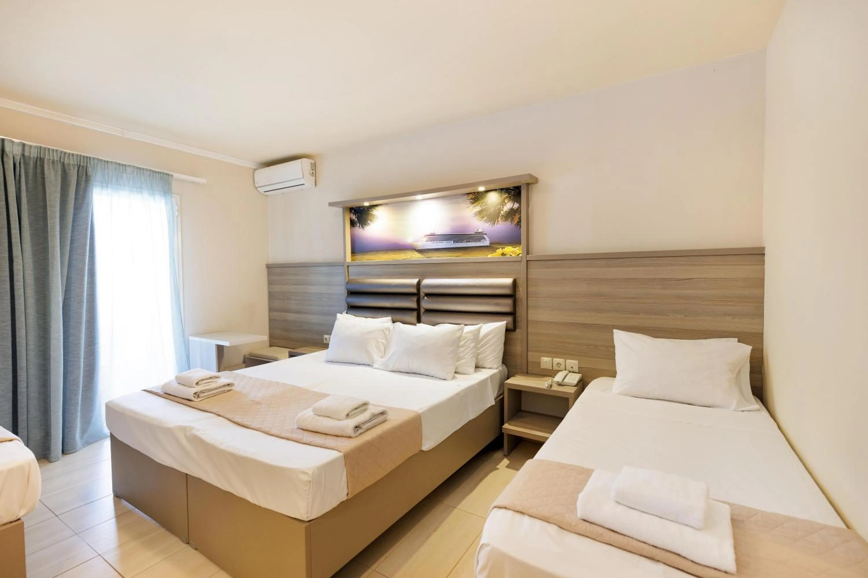 Photo of the whole room, Bed in SunBay Hotel