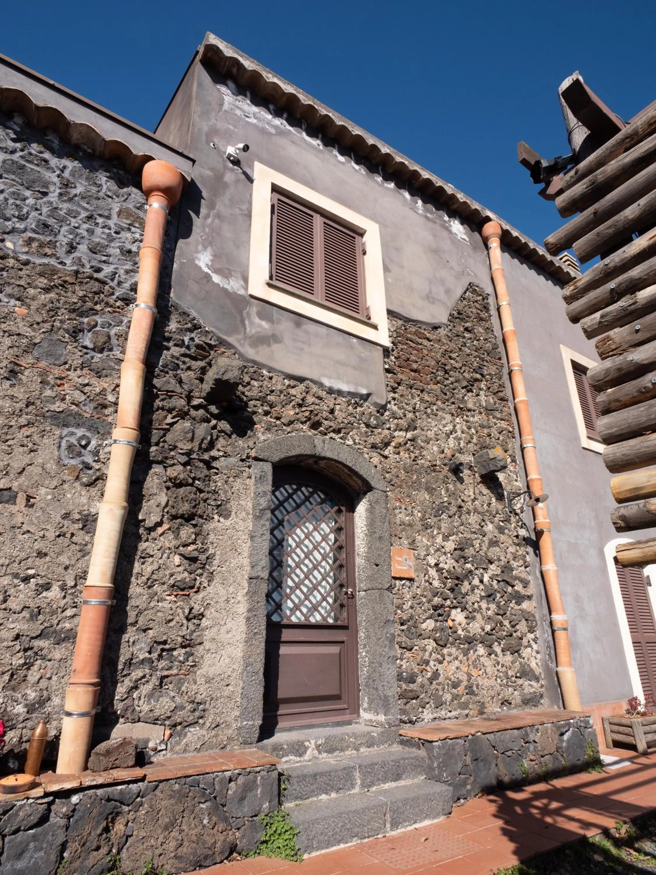 Property building in Casa Etnea