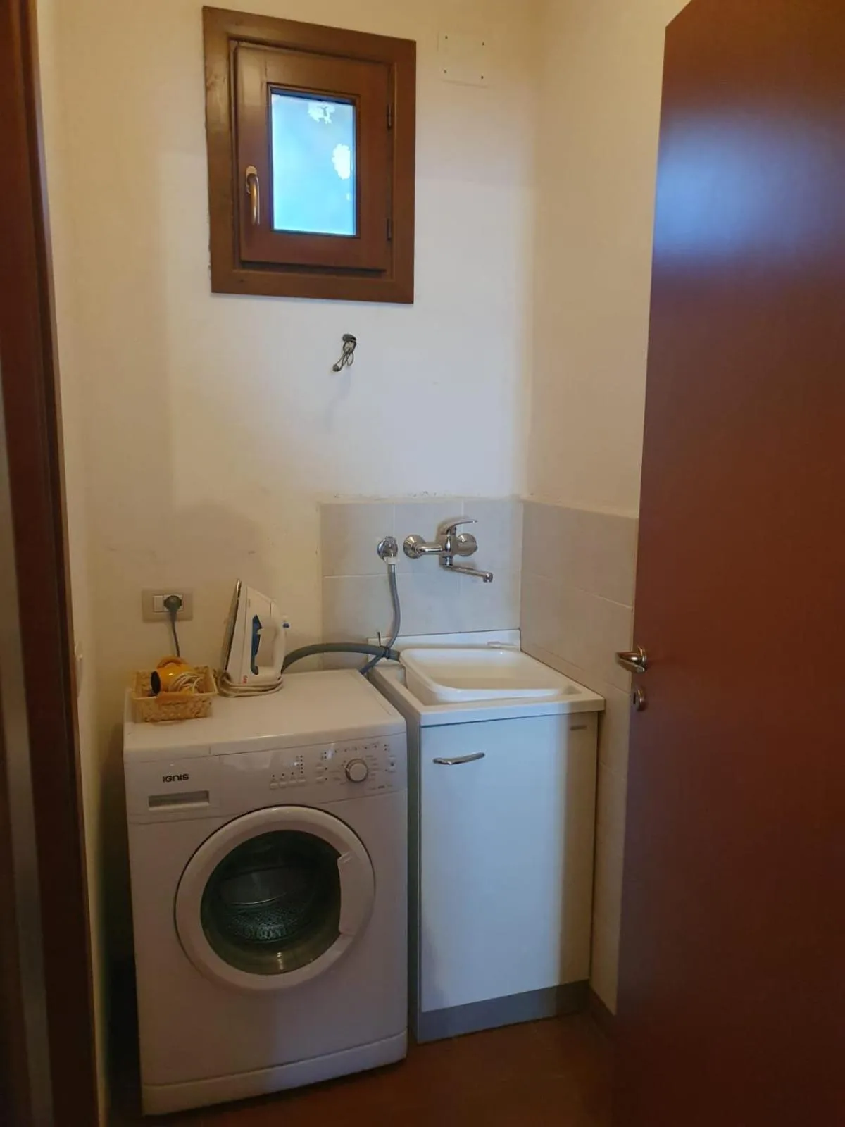 laundry in Casa Etnea