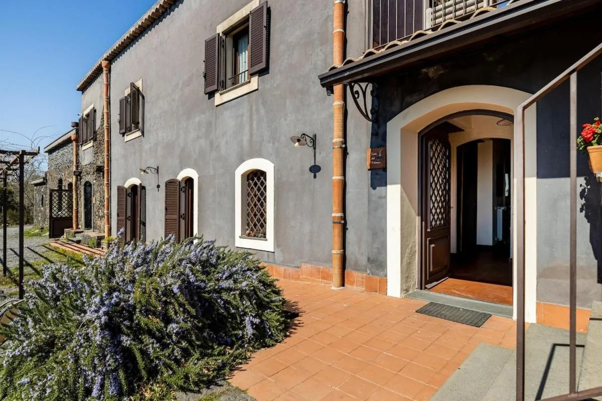 Property building in Casa Etnea