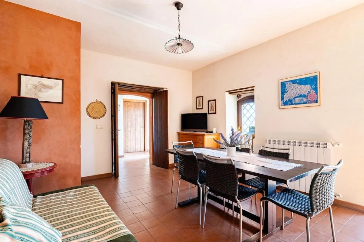 Communal lounge/ TV room in Casa Etnea