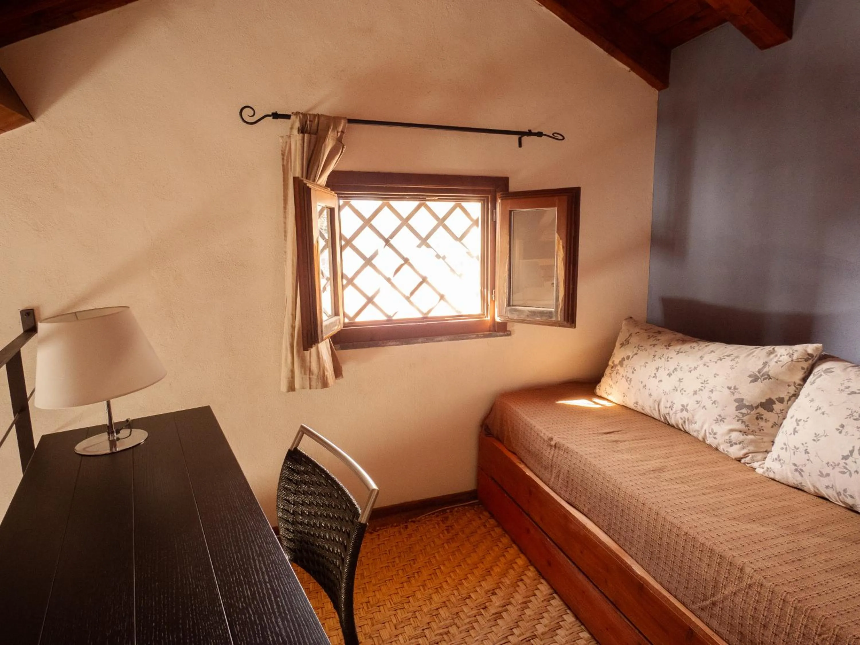 Seating area, Bed in Casa Etnea