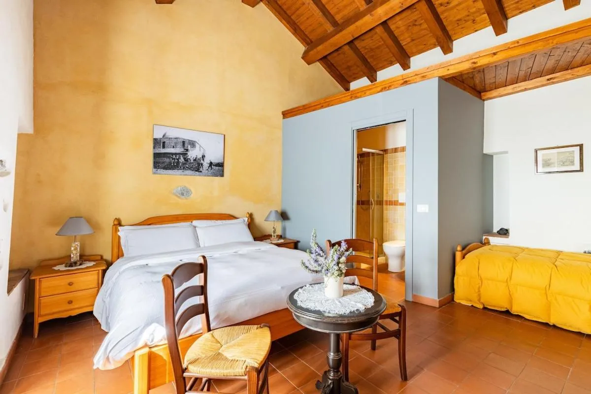 Photo of the whole room, Bed in Casa Etnea