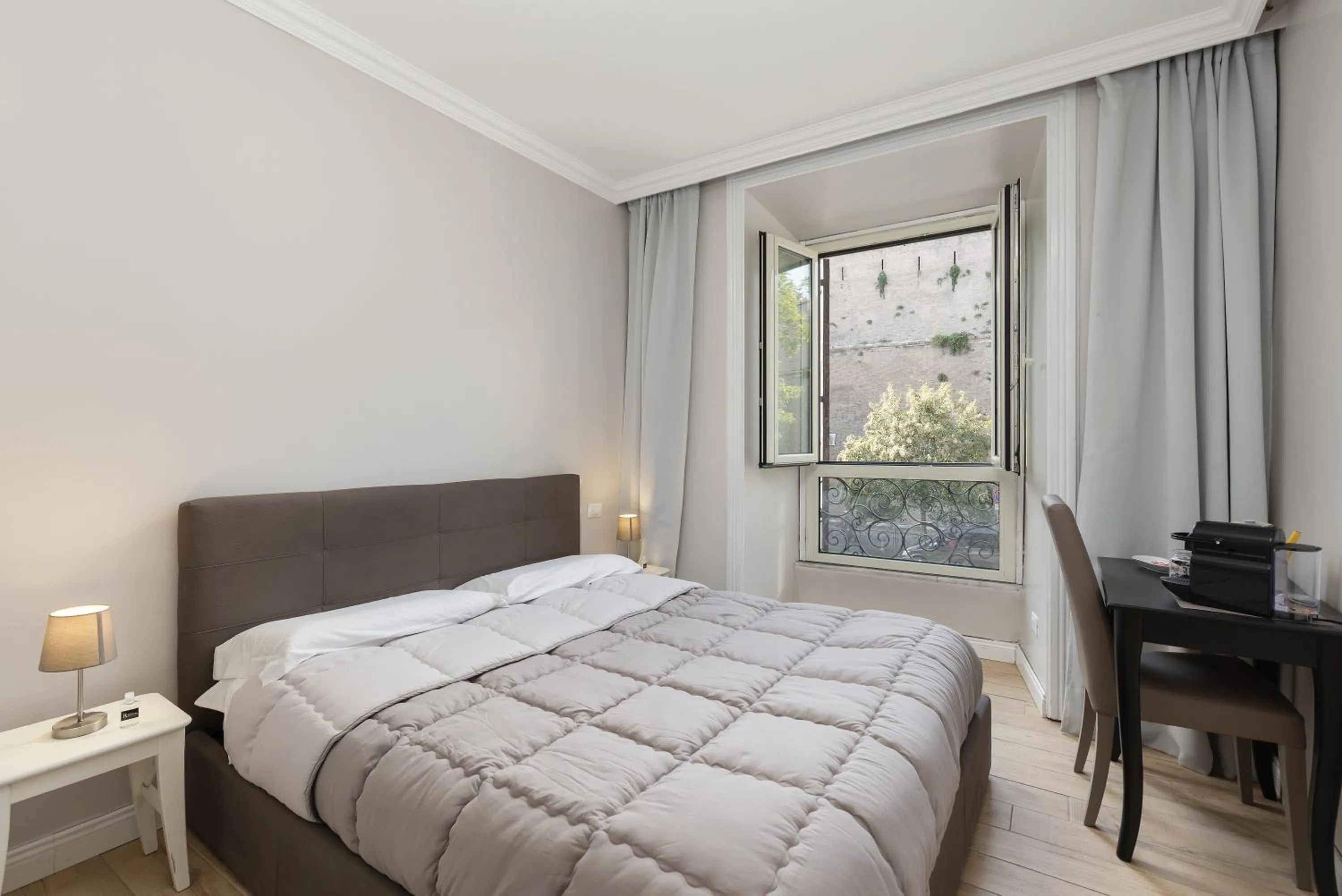 Bed in Rhome Hosting