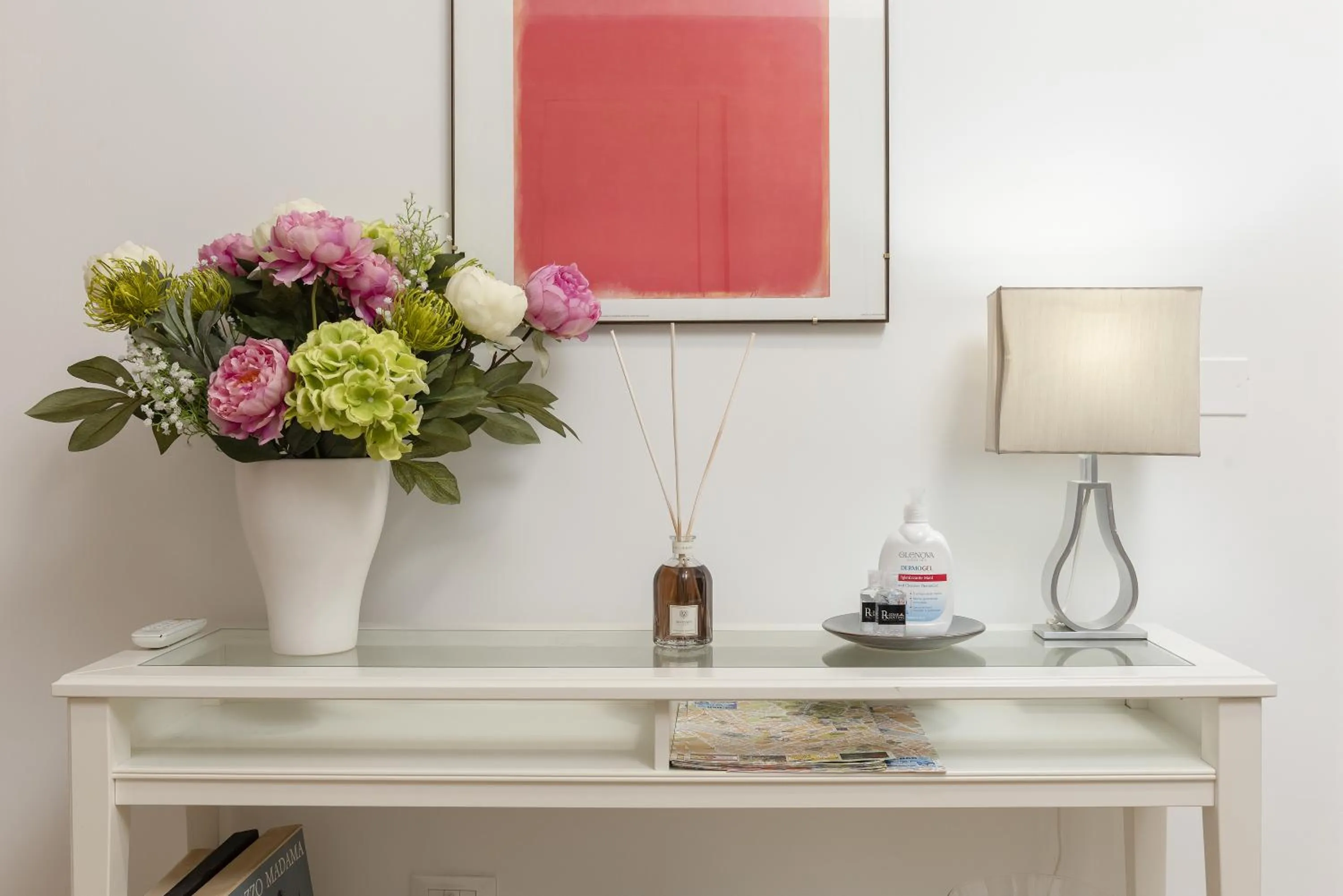 Communal lounge/ TV room in Rhome Hosting